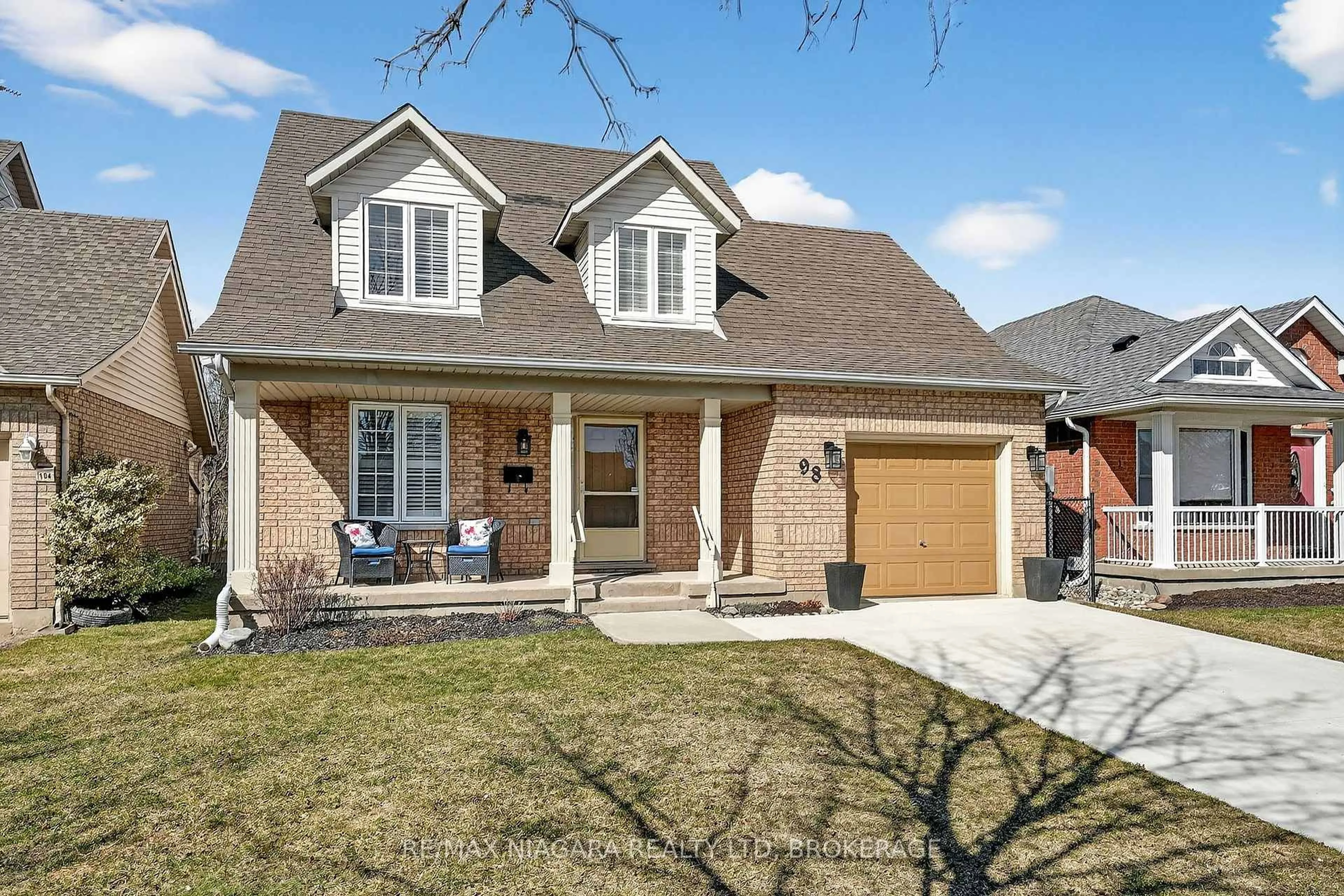 Home with brick exterior material, street for 98 Silvercrest Crt, Thorold Ontario L2V 5B4
