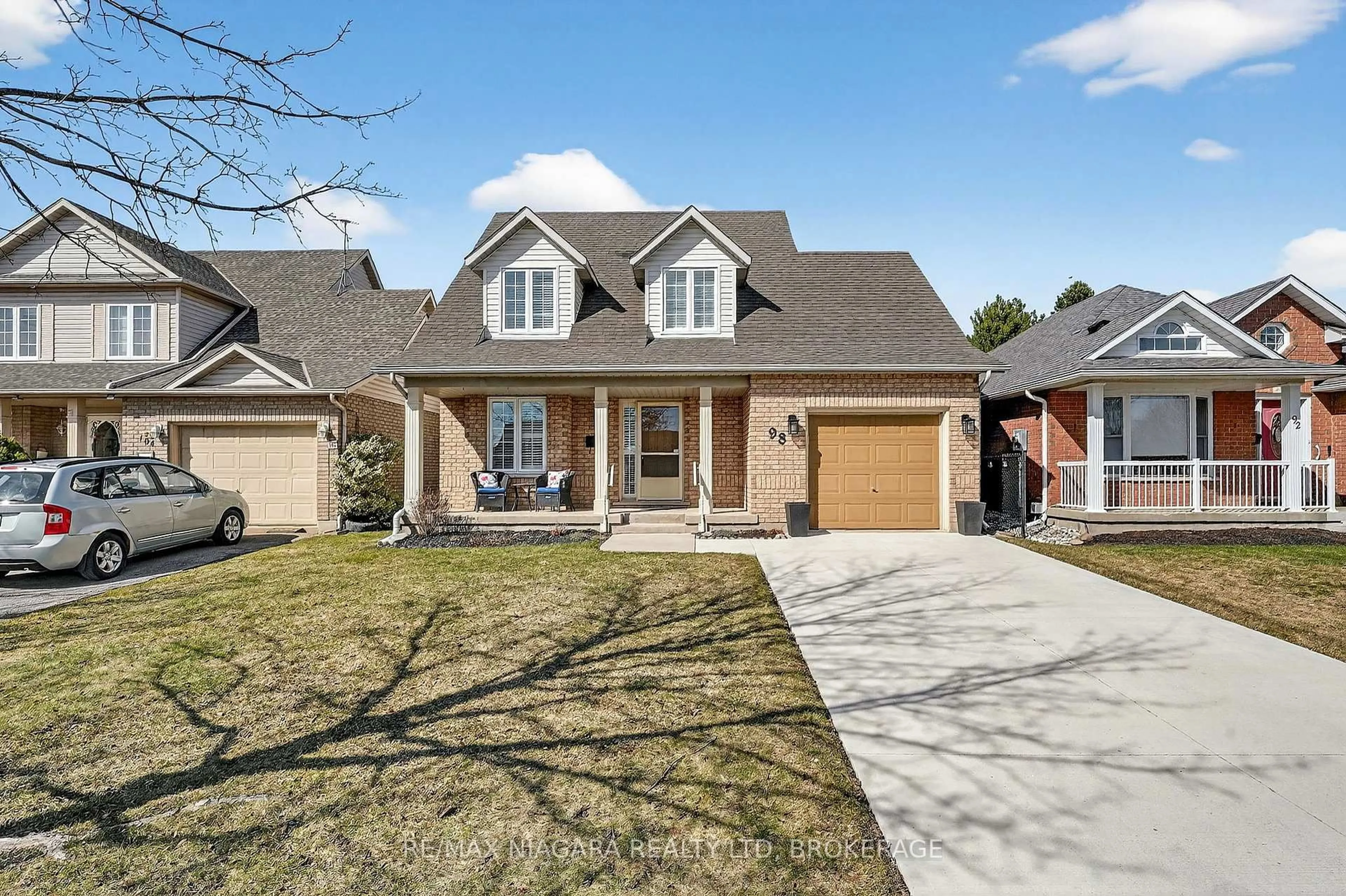 Home with brick exterior material, street for 98 Silvercrest Crt, Thorold Ontario L2V 5B4