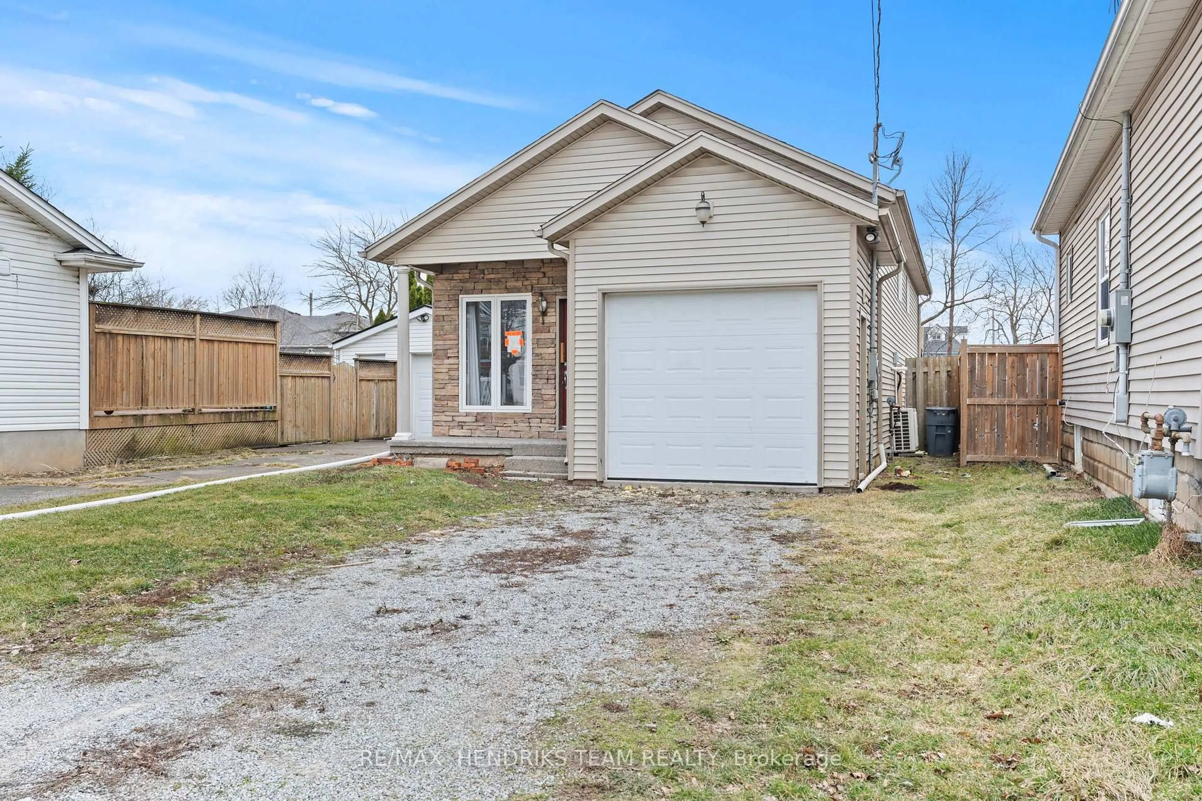 Home with brick exterior material, street for 46A Pelham Rd, St. Catharines Ontario L2S 1R4