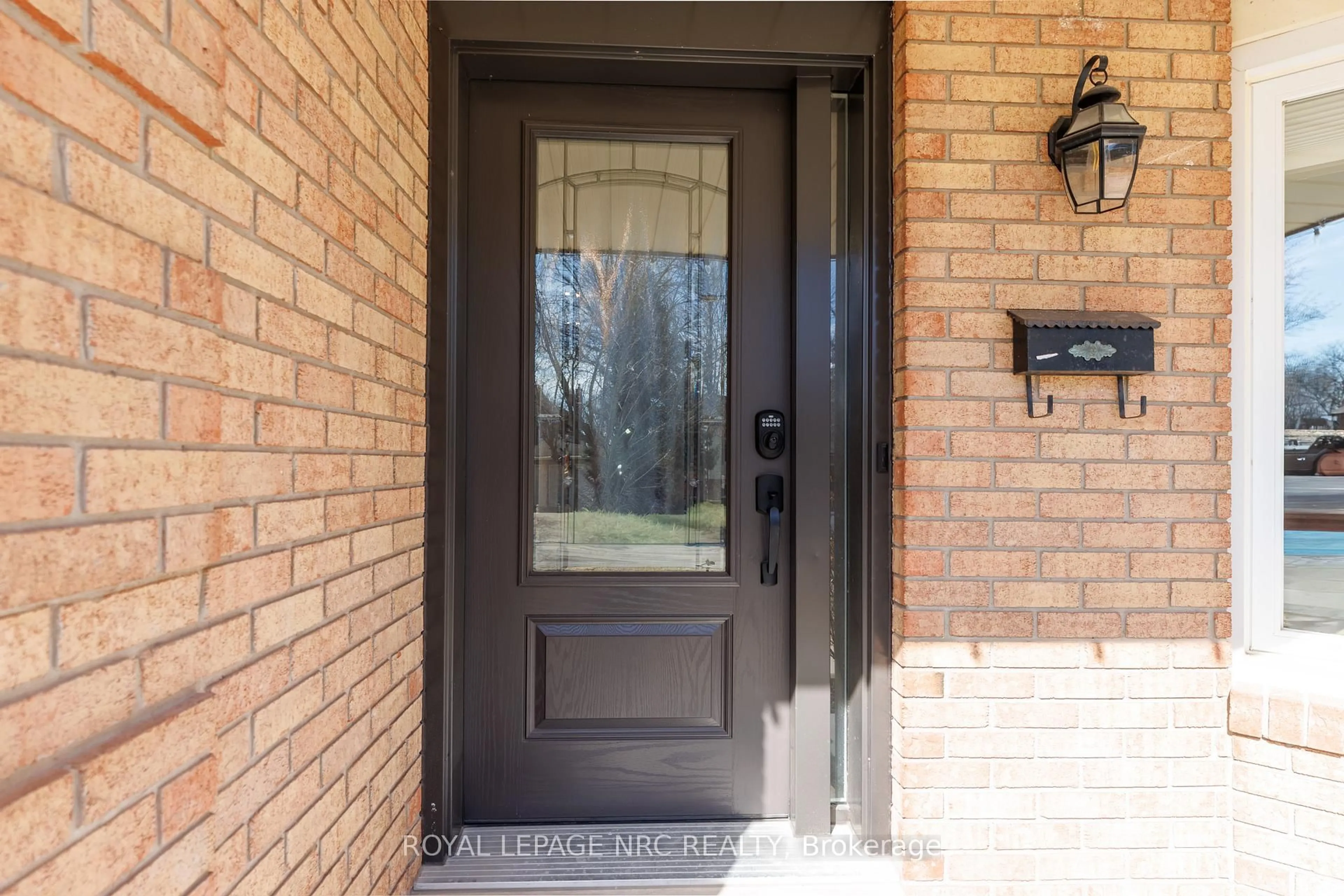 Indoor entryway for 60 Millbridge Cres, Pelham Ontario L3E 0E8