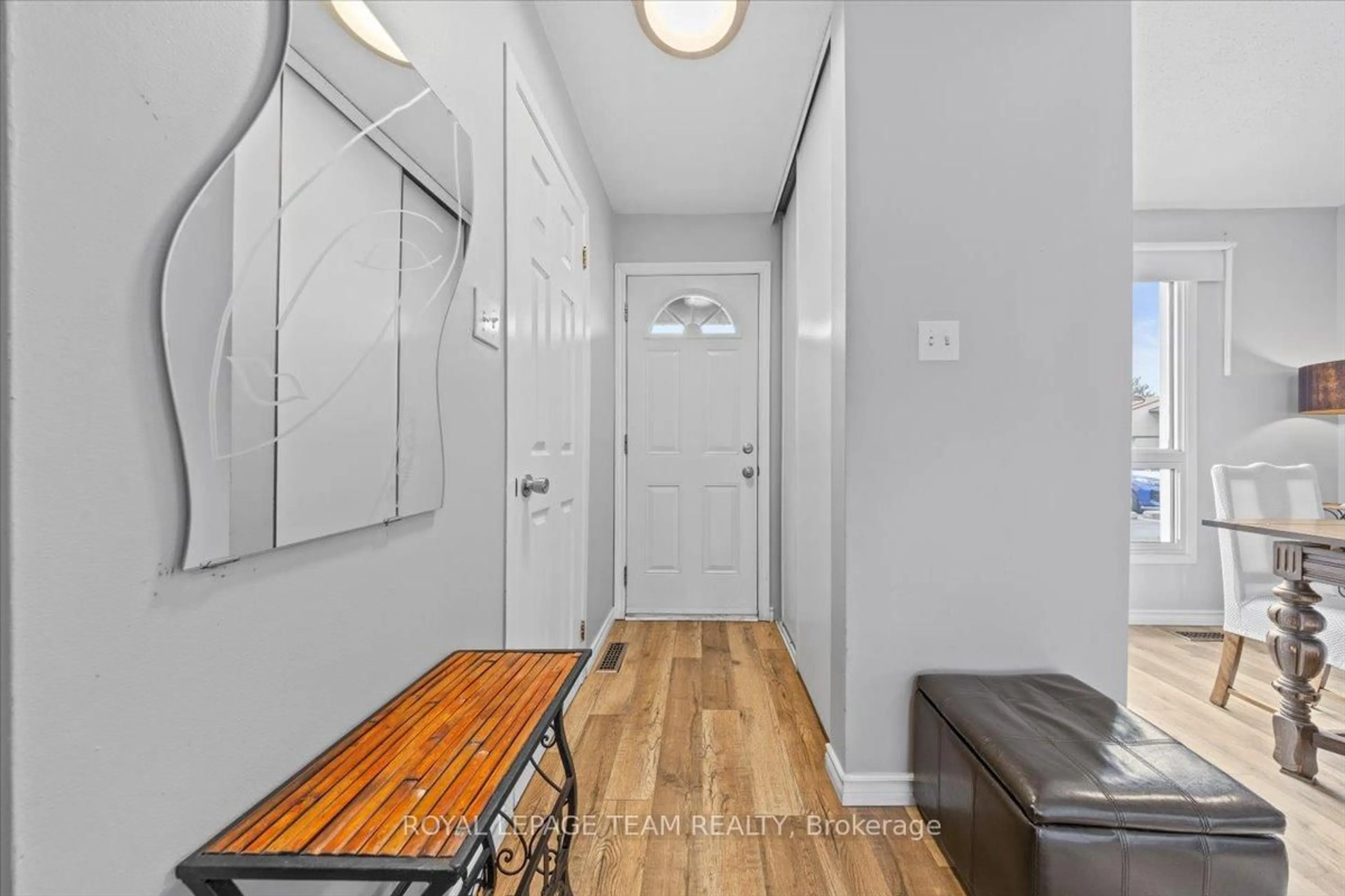 Indoor entryway for 2570 Southvale Cres #14, Ottawa Ontario K1B 5B6