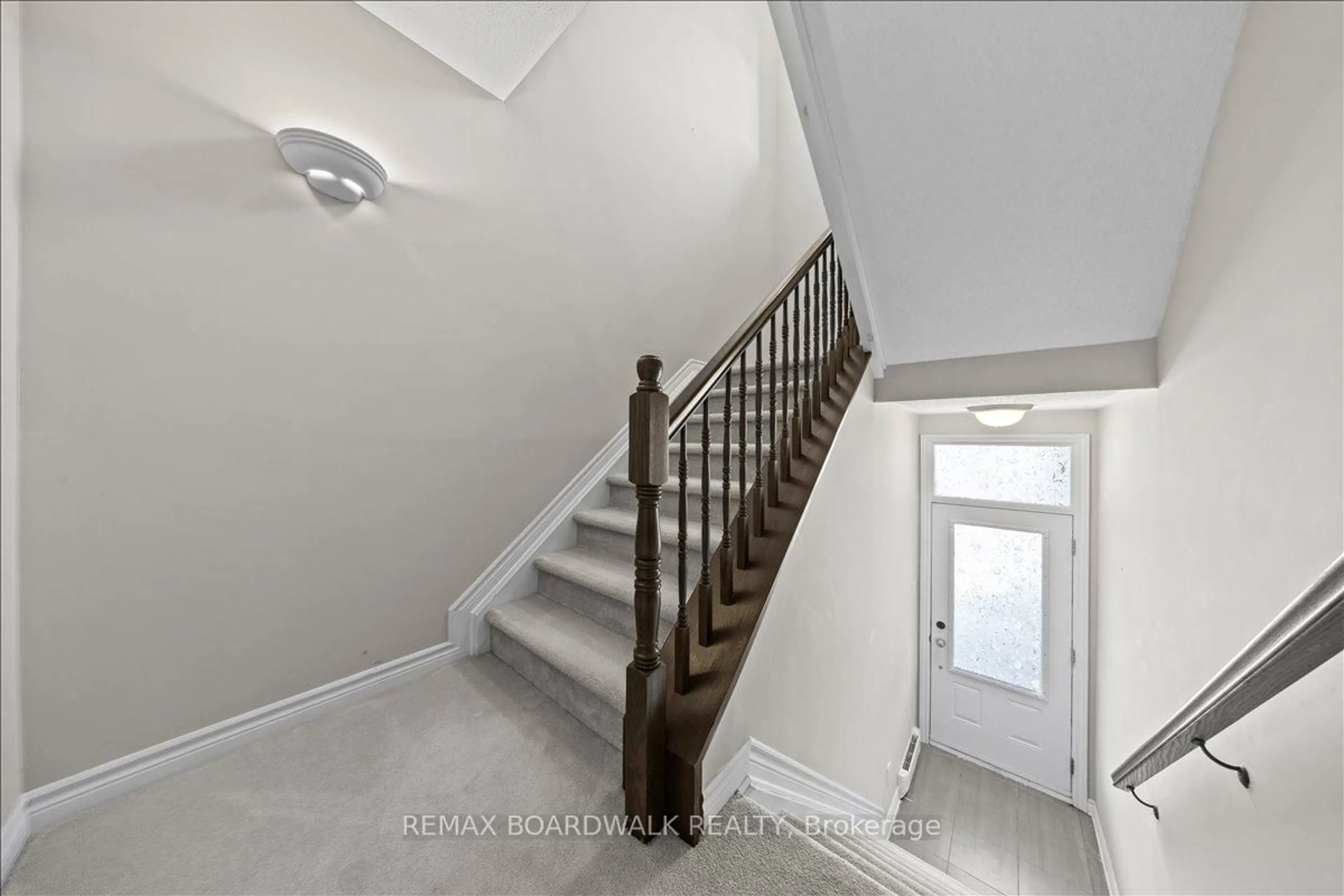 Unknown for 1015 Beryl Private #B, Ottawa Ontario K1V 2M4