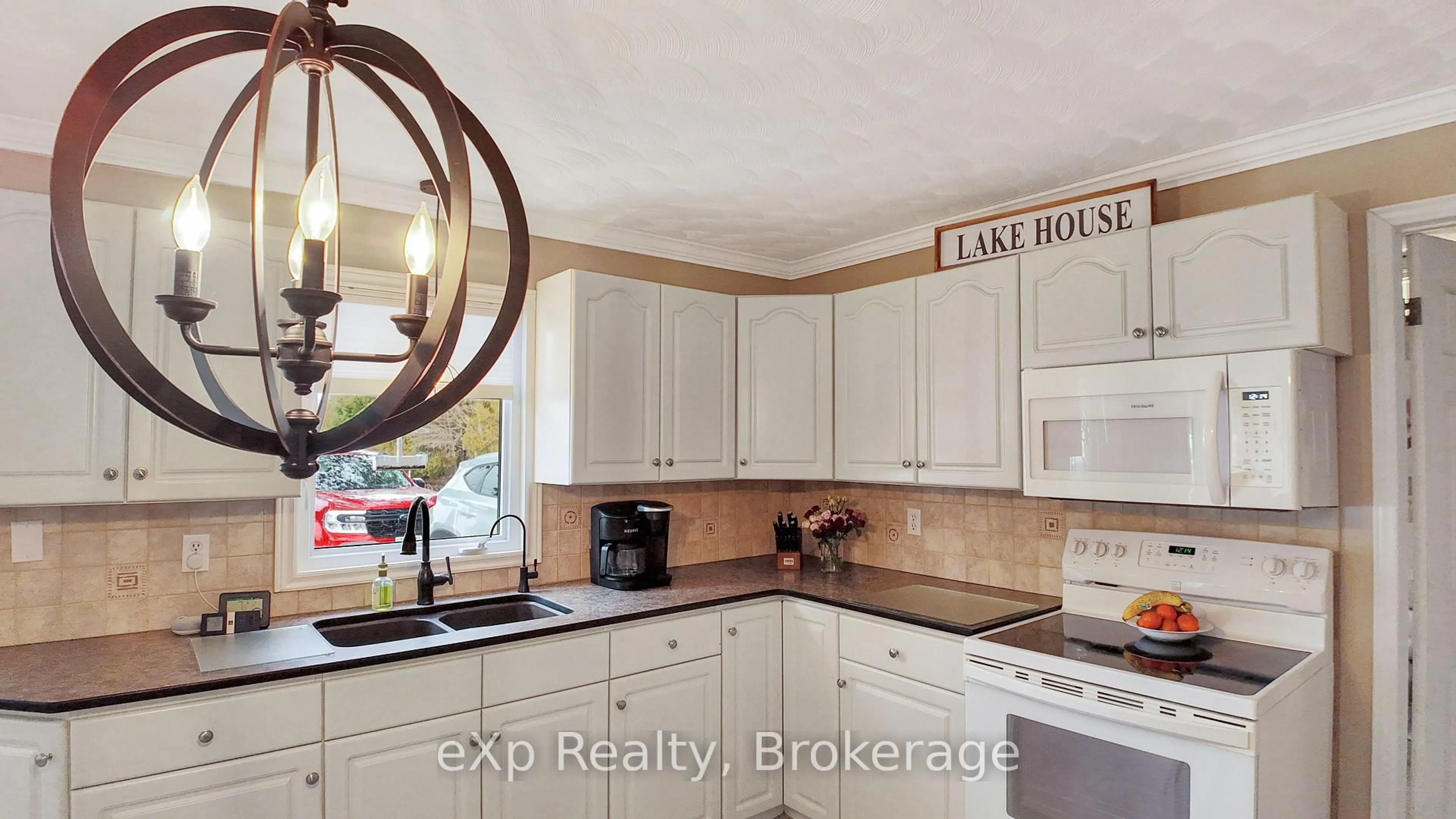 Open concept kitchen, ceramic/tile floor for 129 Lake Rosalind Road 1, Brockton Ontario N4N 3B9