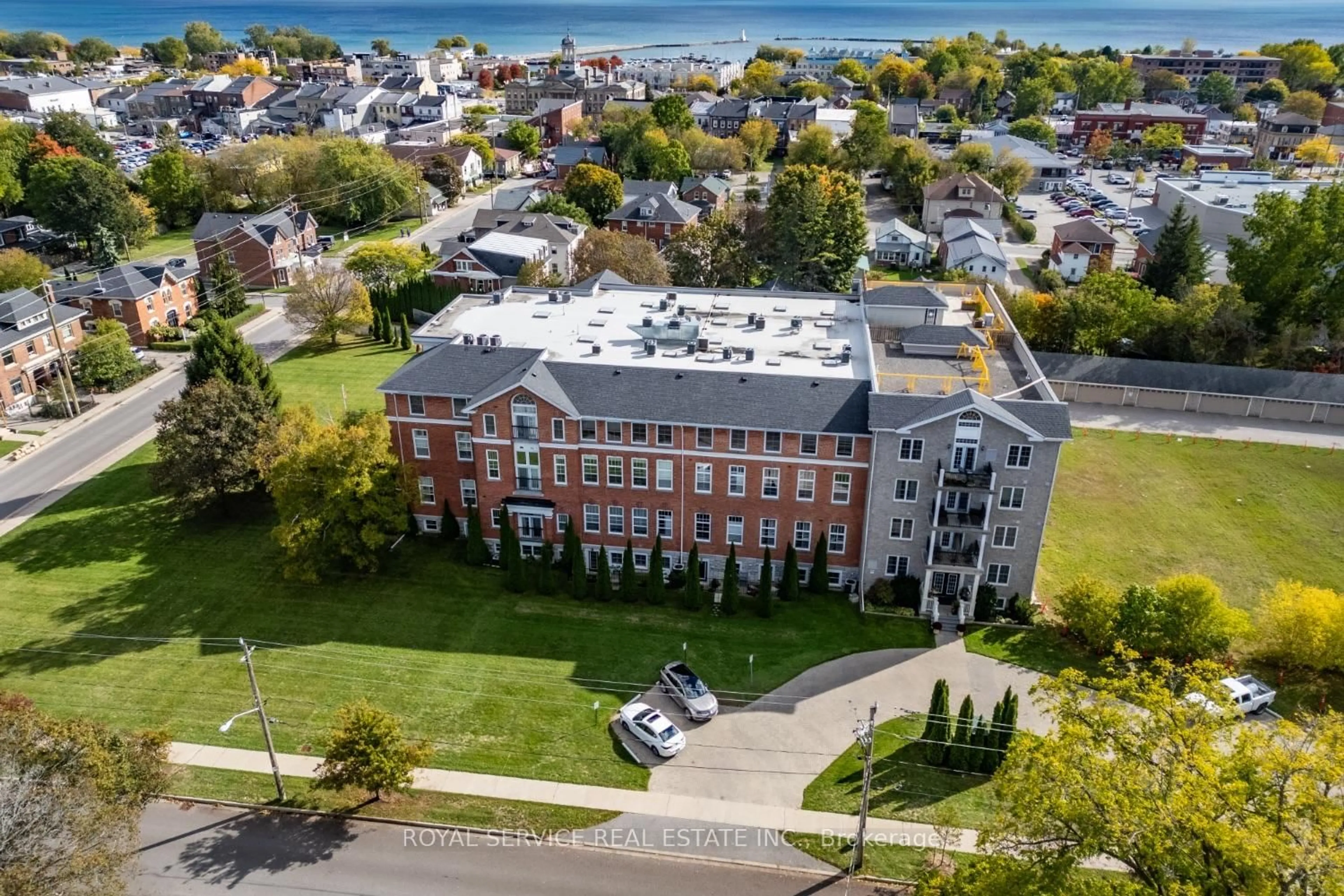 A pic from outside/outdoor area/front of a property/back of a property/a pic from drone, unknown for 323 George St #103, Cobourg Ontario K9A 3L9