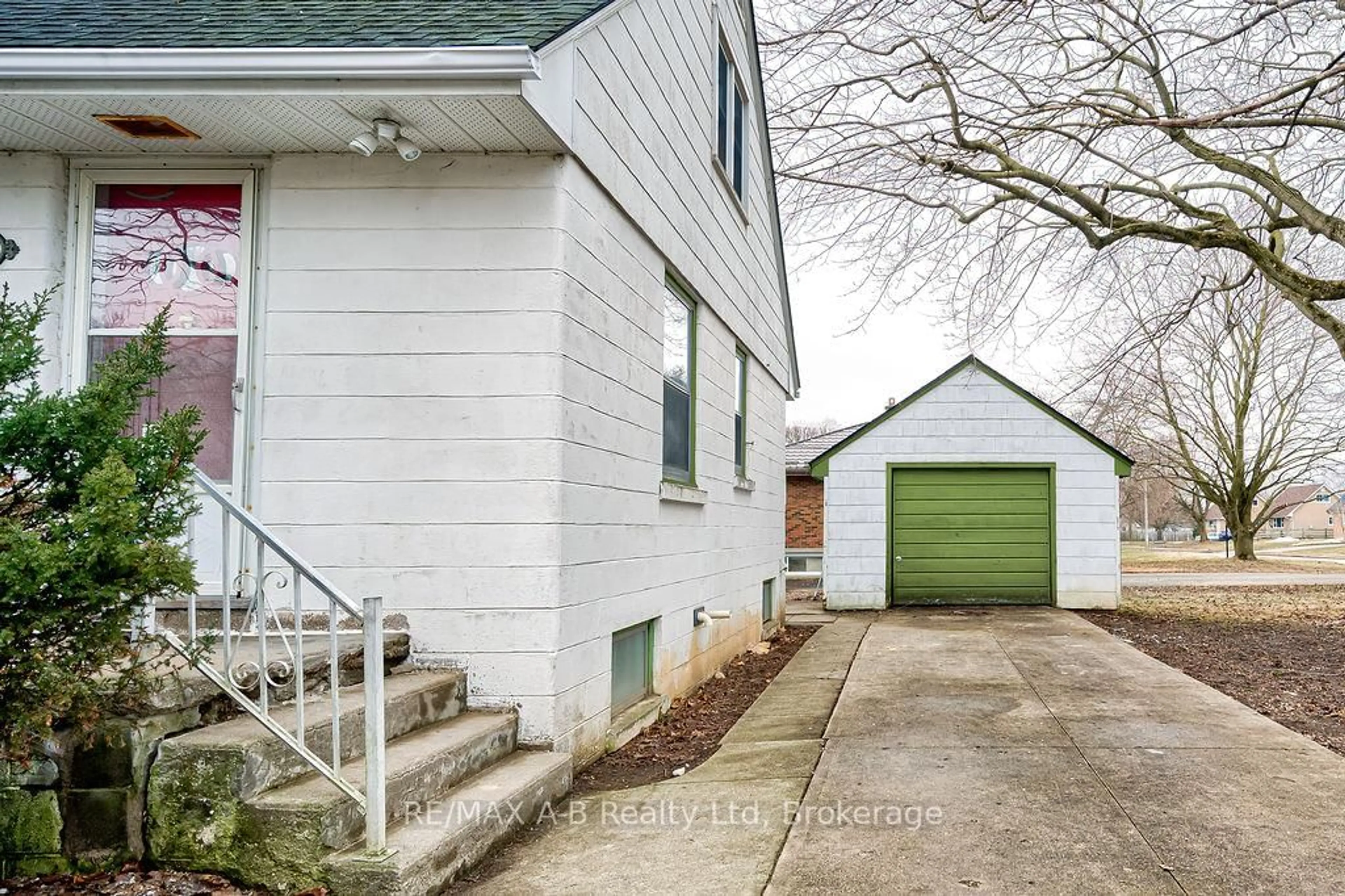 Unknown for 63 Devon St, Stratford Ontario N5A 2Z6