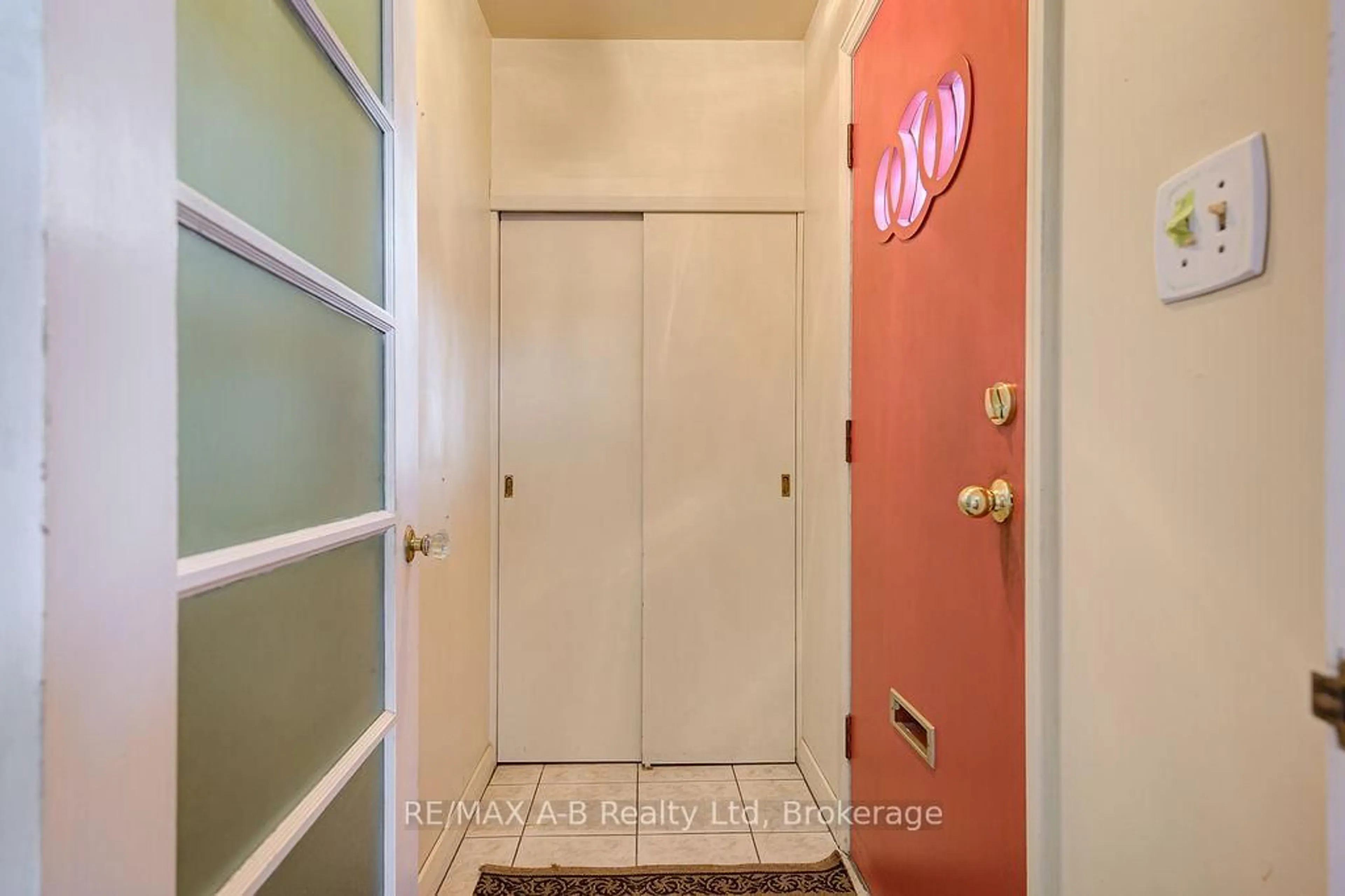 Indoor entryway for 63 Devon St, Stratford Ontario N5A 2Z6