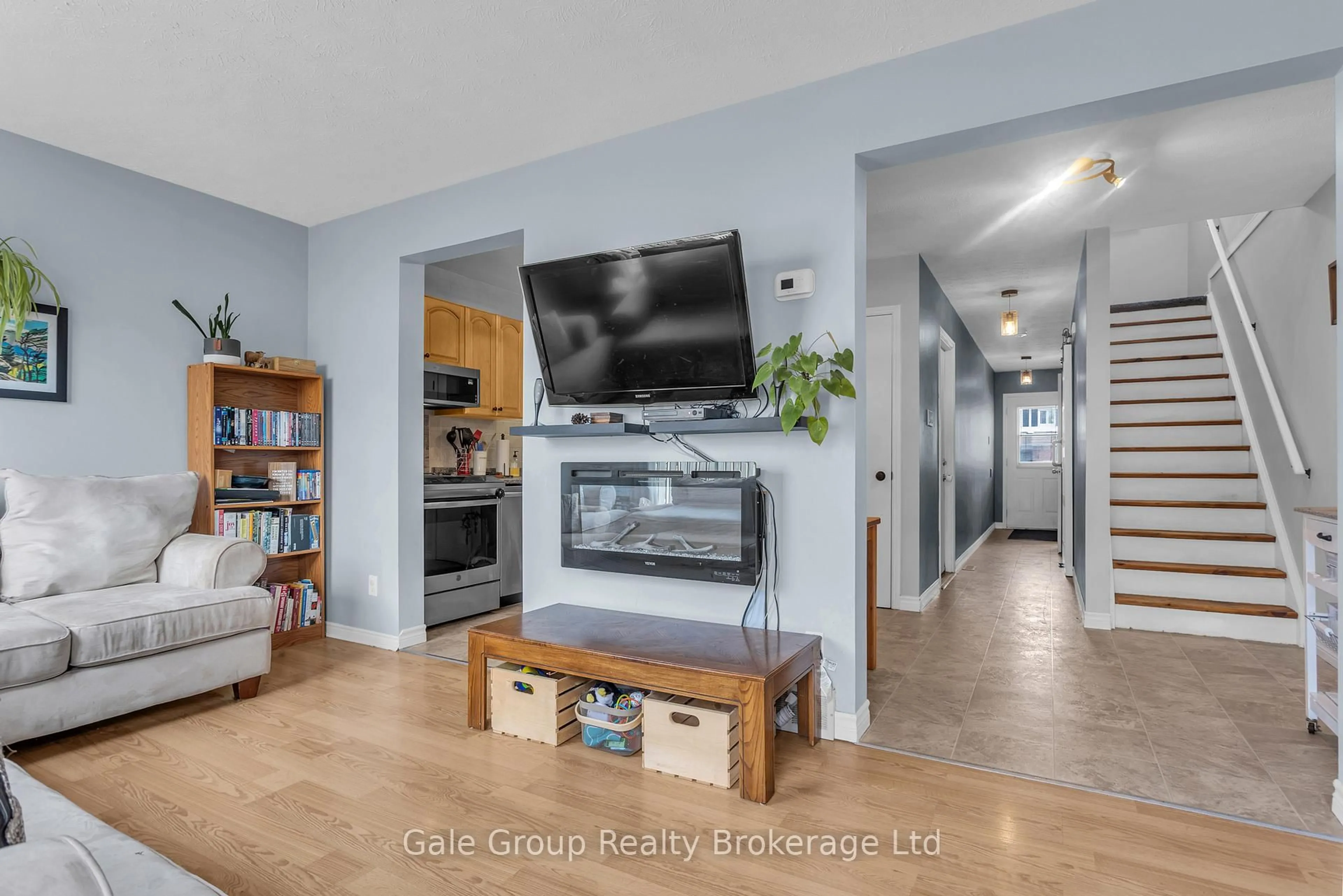 Open concept kitchen, unknown for 279 Beckett Rd, Ingersoll Ontario N5C 3X5