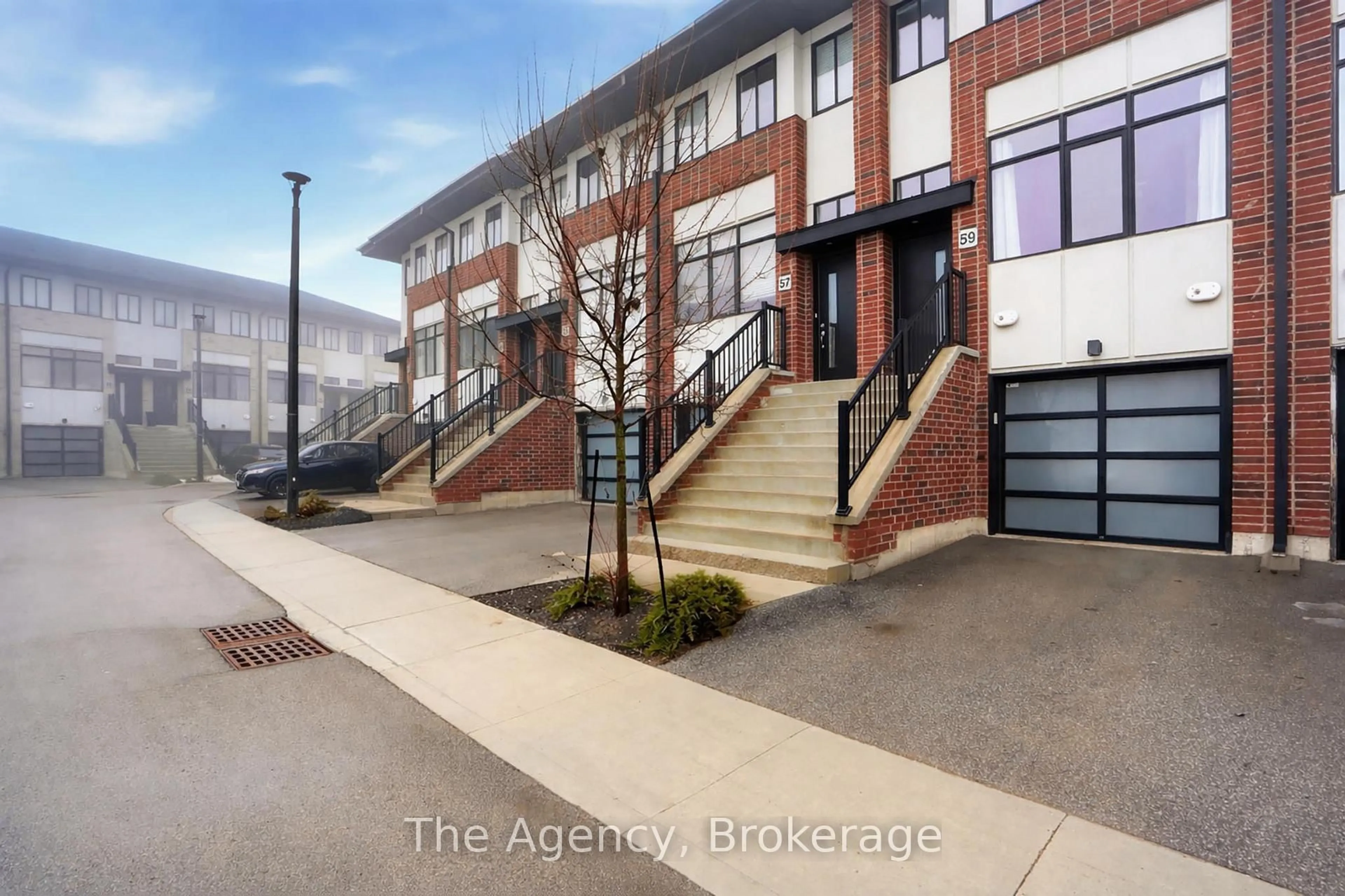 A pic from outside/outdoor area/front of a property/back of a property/a pic from drone, street for 59 Markle Cres, Hamilton Ontario L9G 0H3