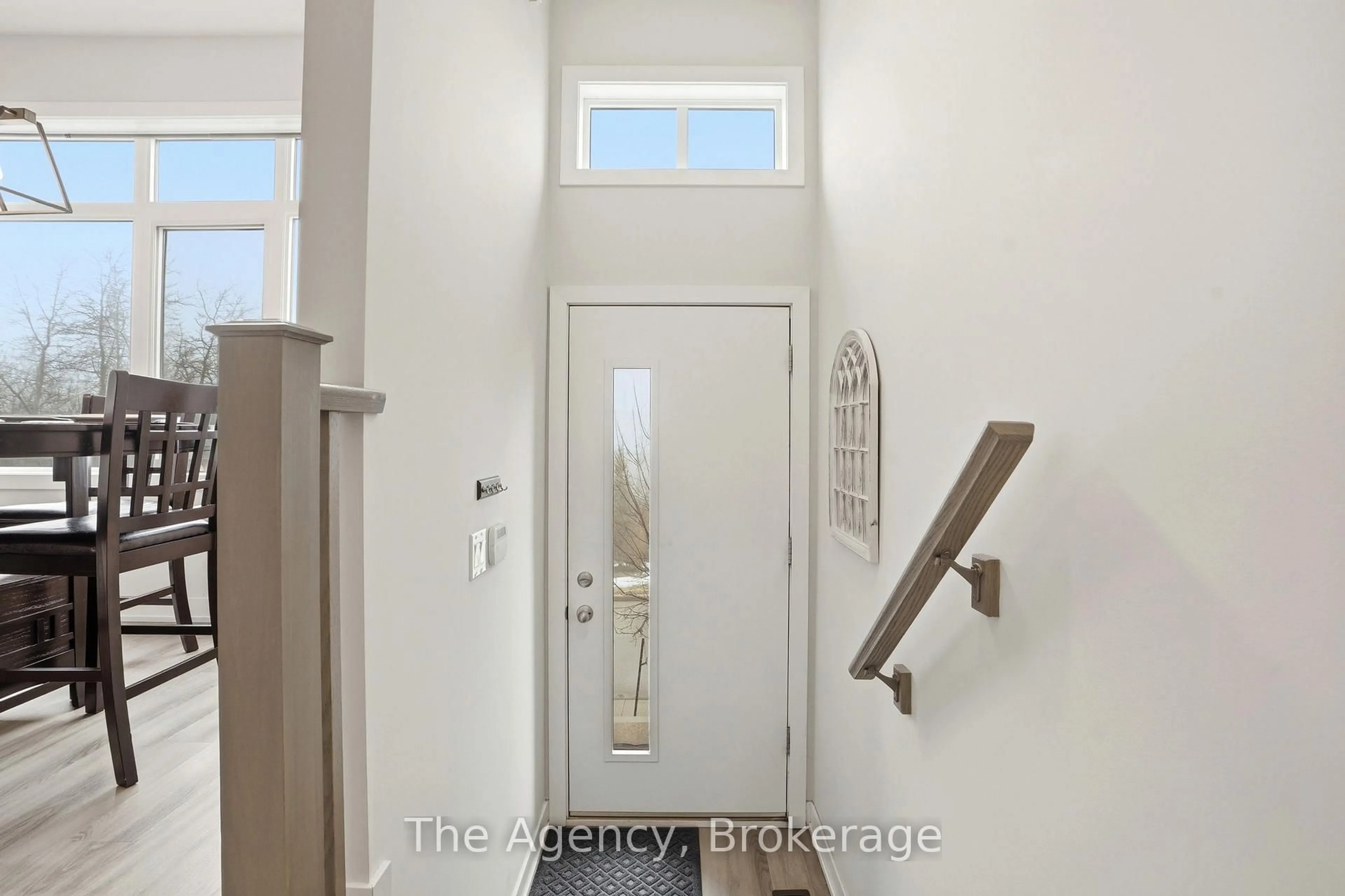 Indoor entryway for 59 Markle Cres, Hamilton Ontario L9G 0H3