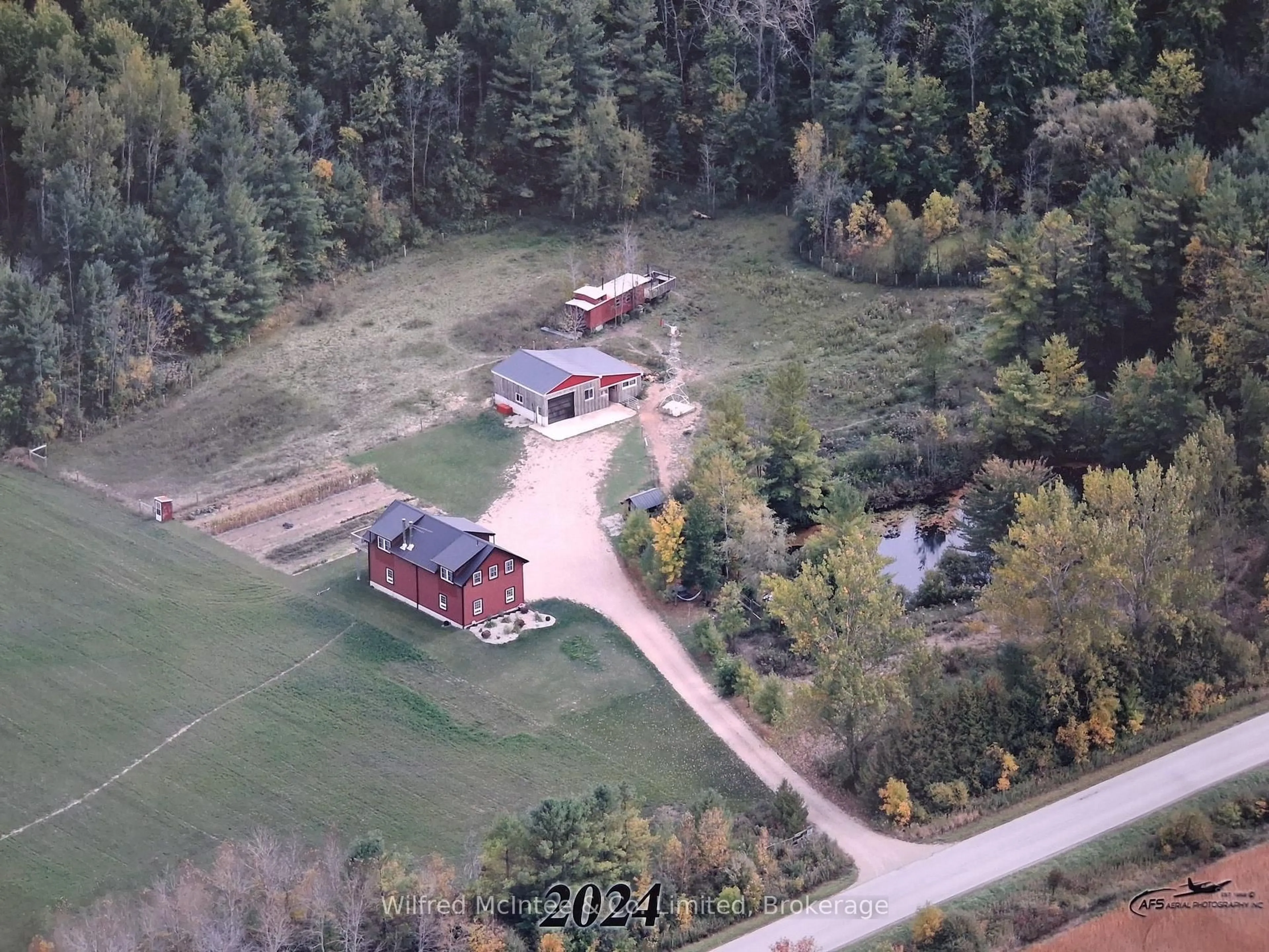 A pic from outside/outdoor area/front of a property/back of a property/a pic from drone, unknown for 1984 kincardine Kinloss St, Huron-Kinloss Ontario N2Z 2X4