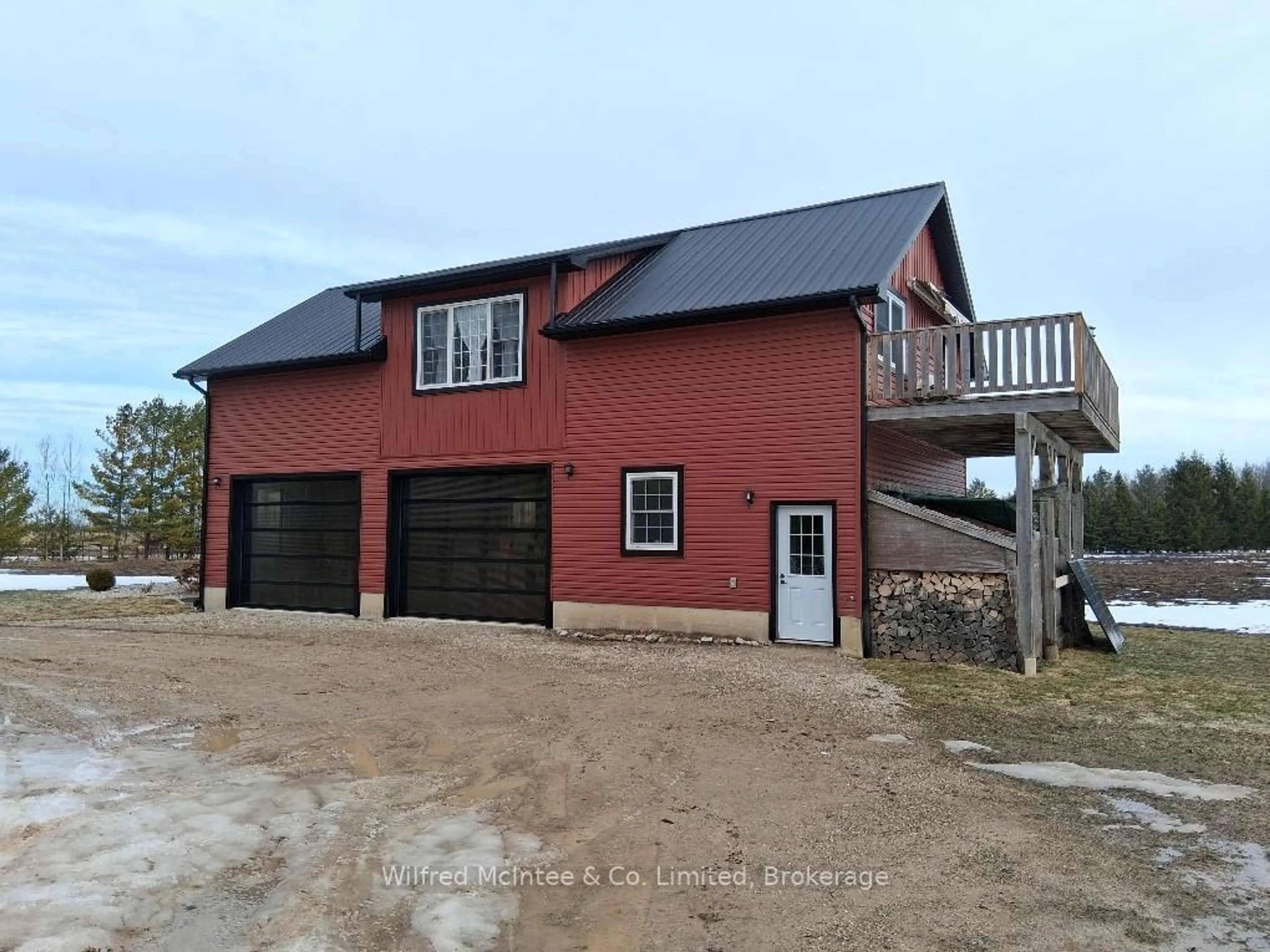 Indoor garage for 1984 kincardine Kinloss St, Huron-Kinloss Ontario N2Z 2X4