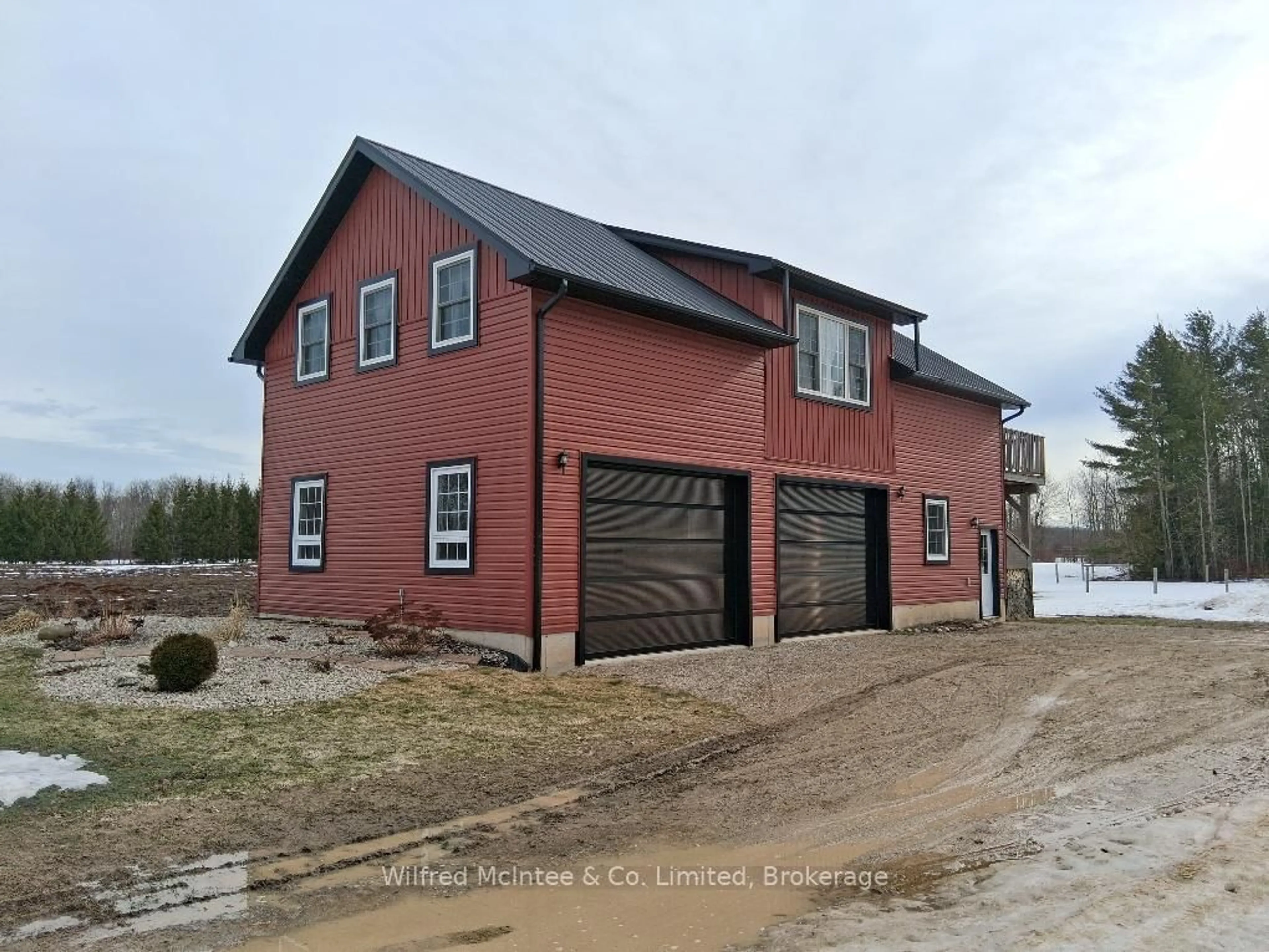 Indoor garage for 1984 kincardine Kinloss St, Huron-Kinloss Ontario N2Z 2X4