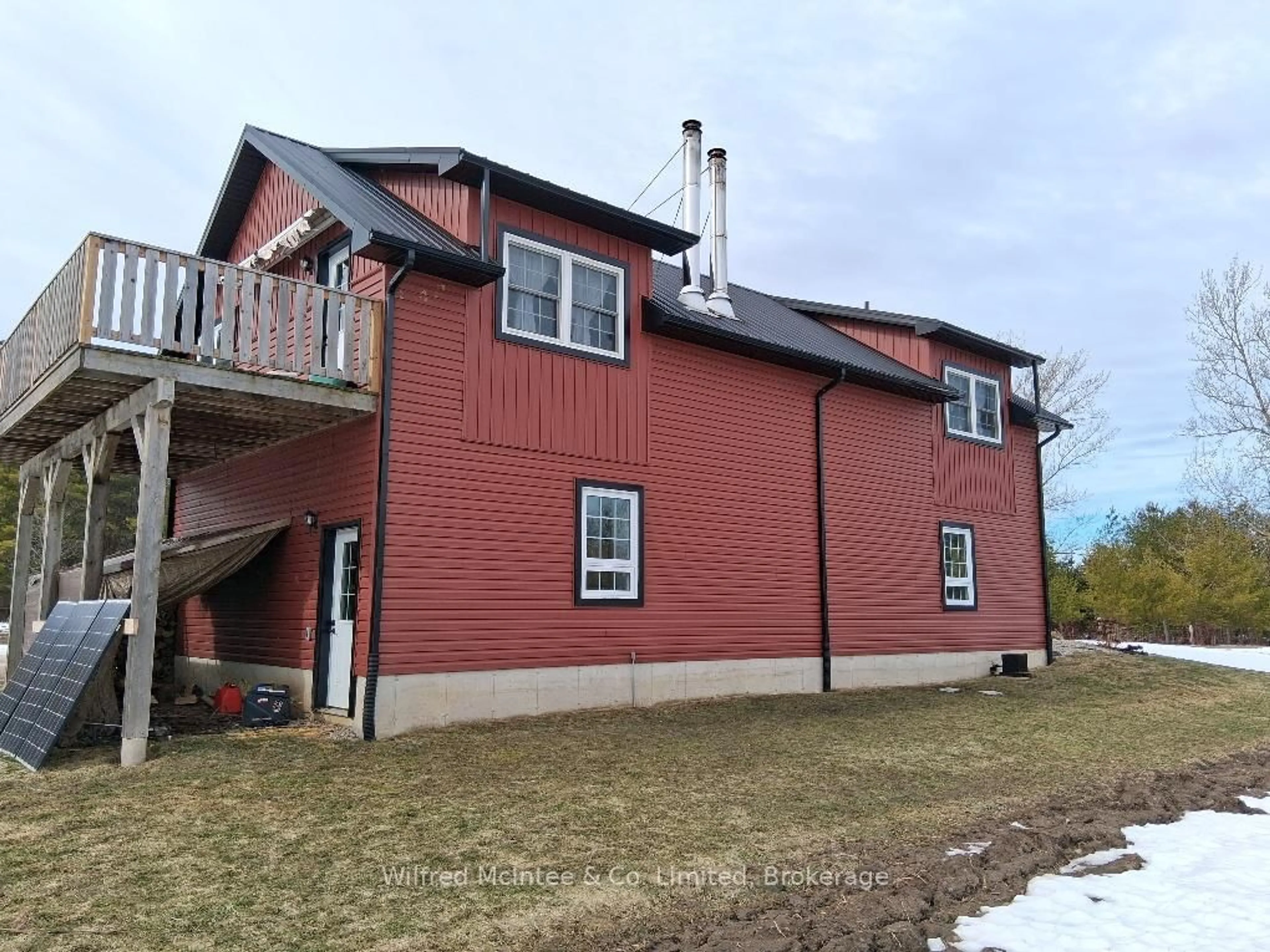 Home with brick exterior material, building for 1984 kincardine Kinloss St, Huron-Kinloss Ontario N2Z 2X4