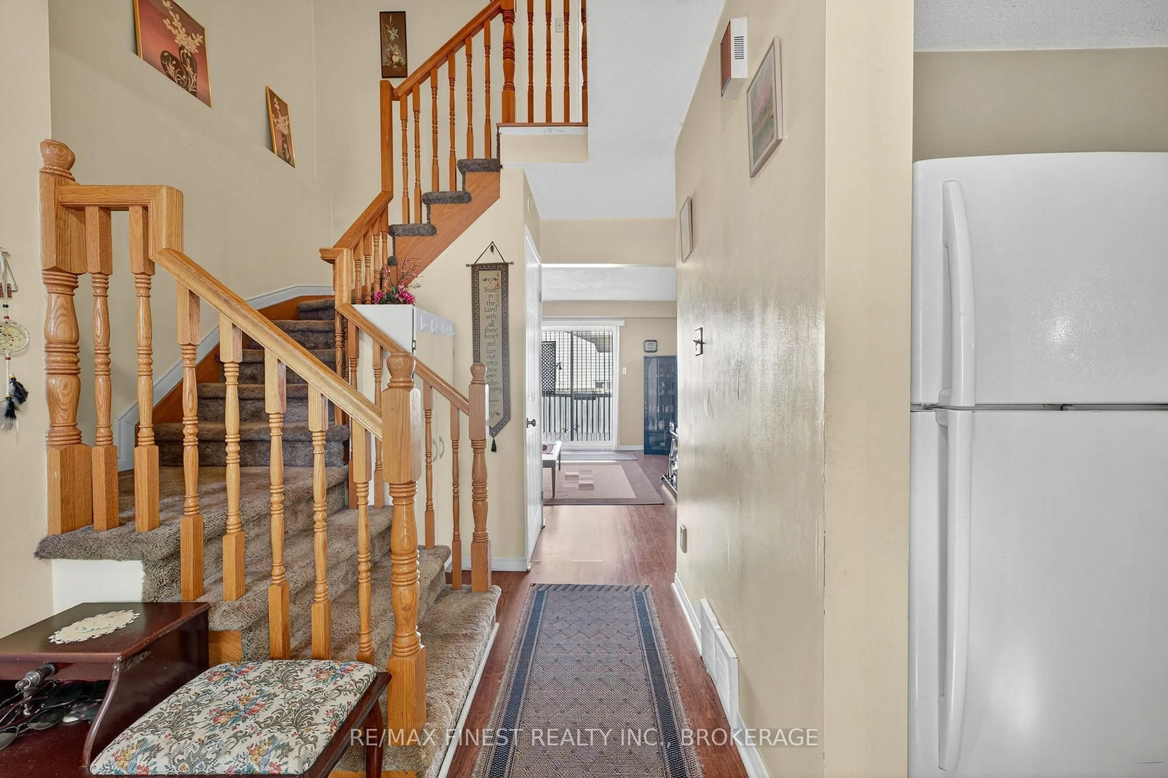 Indoor entryway for 231 Church St, Greater Napanee Ontario K7R 1C5