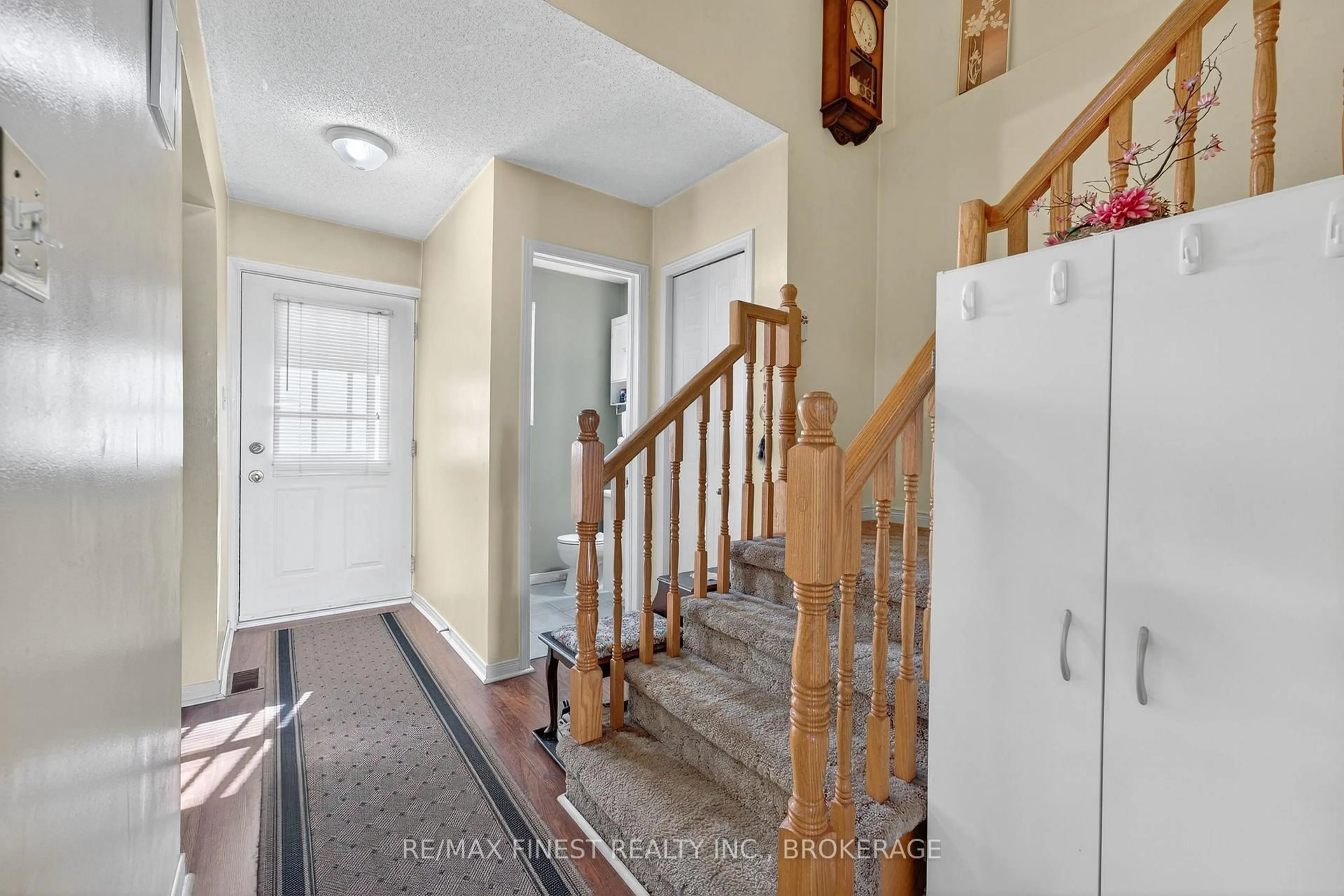 Indoor entryway for 231 Church St, Greater Napanee Ontario K7R 1C5