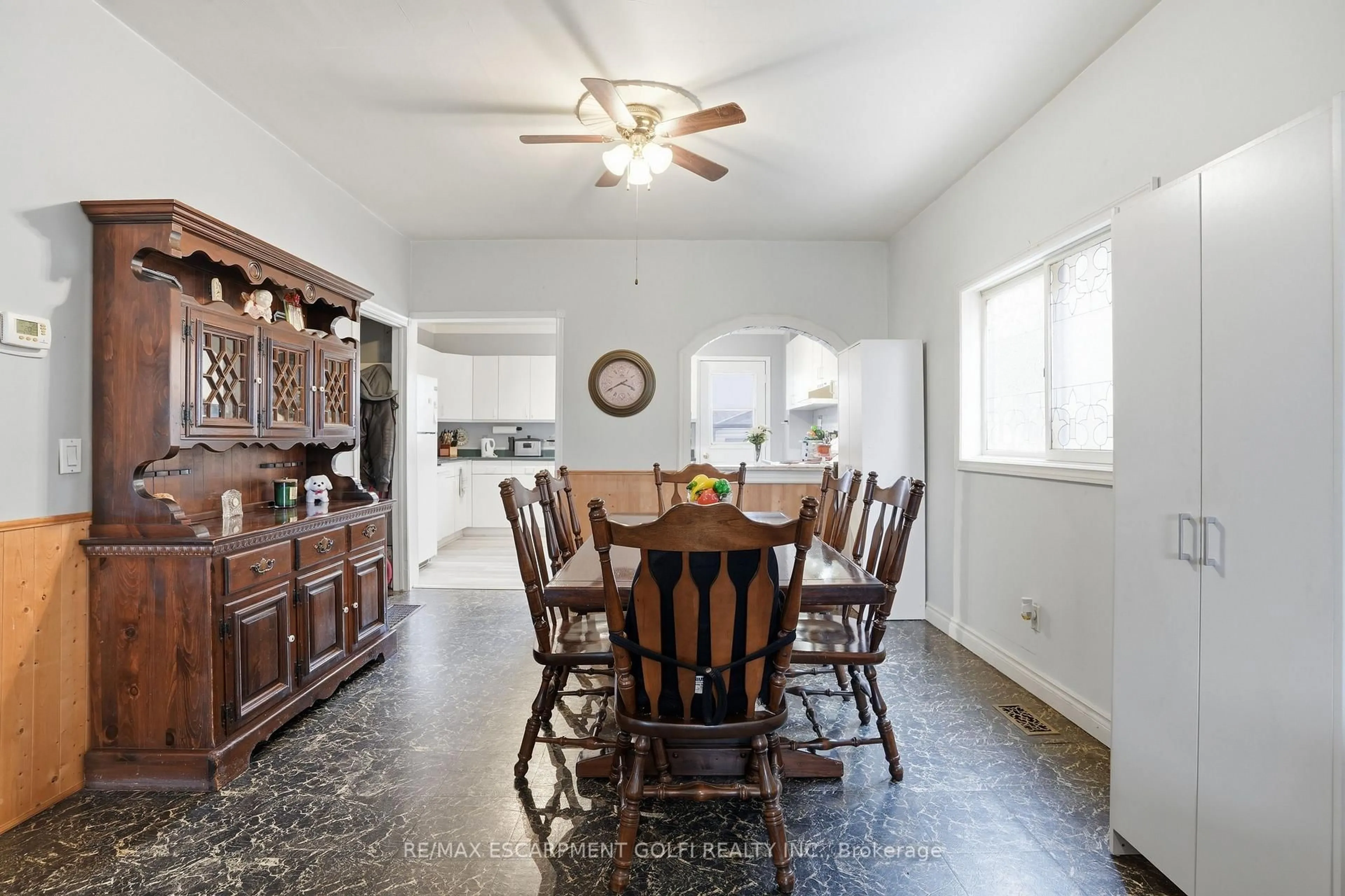 Dining room, ceramic/tile floor for 16 Albemarle St, Hamilton Ontario L8L 7G3