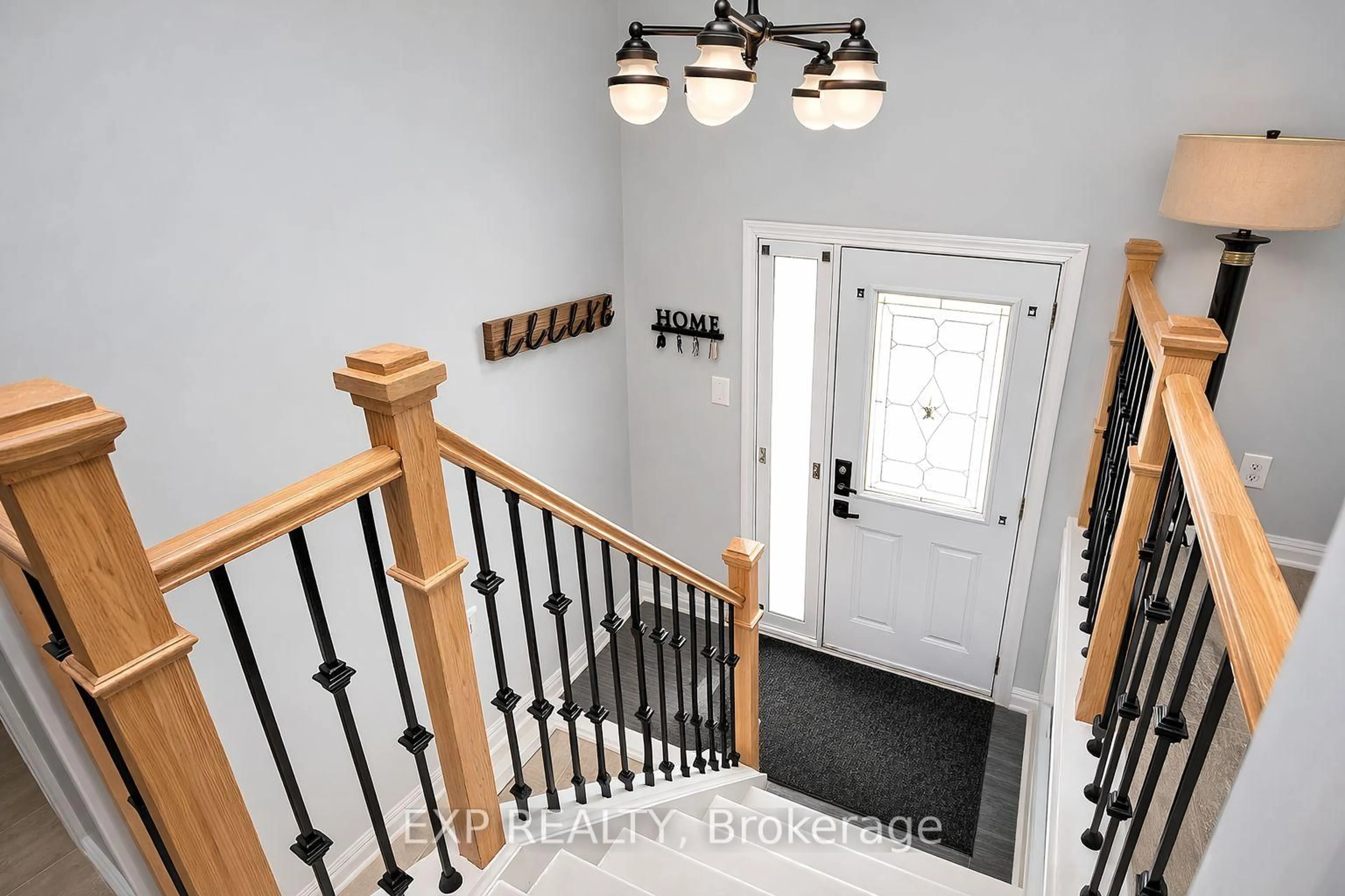Indoor entryway for 261 Trillium Circ, Alfred and Plantagenet Ontario K0A 3K0