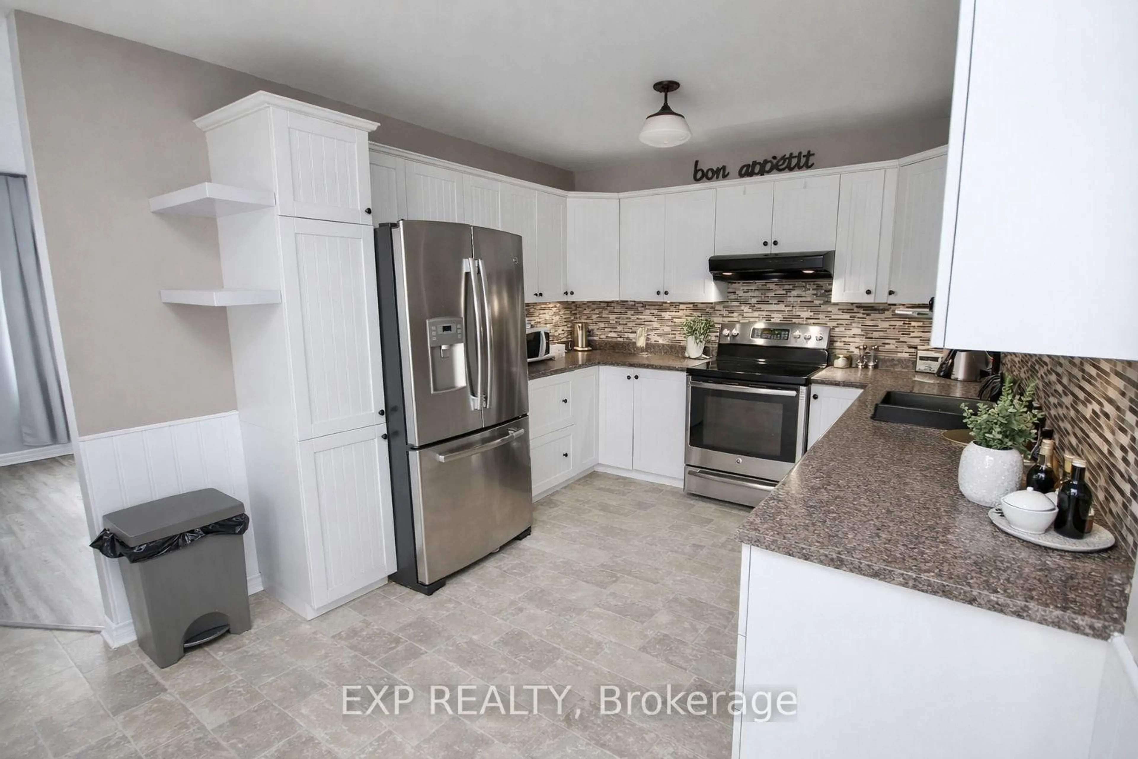 Open concept kitchen, ceramic/tile floor for 261 Trillium Circ, Alfred and Plantagenet Ontario K0A 3K0