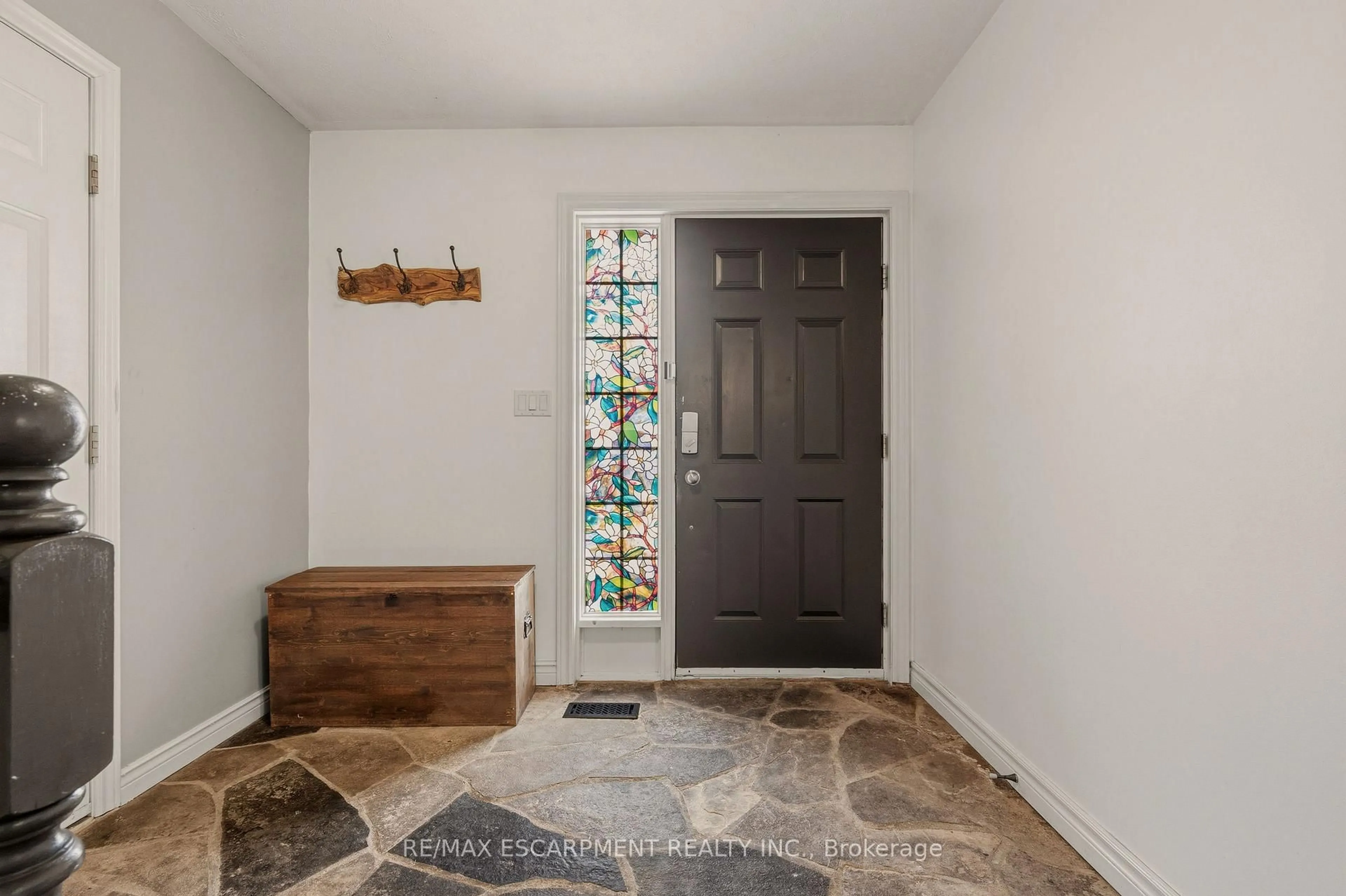 Indoor entryway for 44 Marion St, Hamilton Ontario L0R 1W0