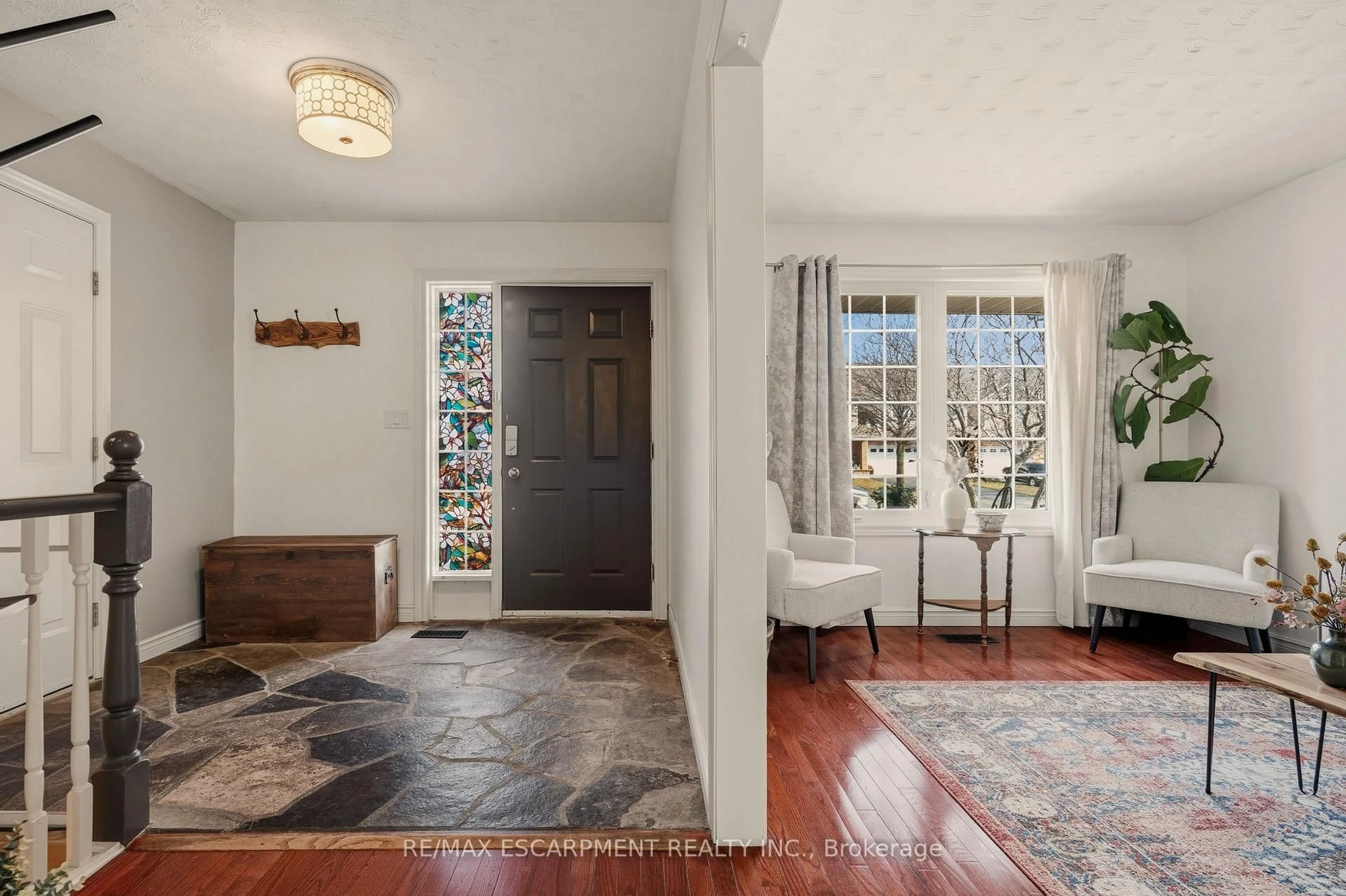 Indoor entryway for 44 Marion St, Hamilton Ontario L0R 1W0