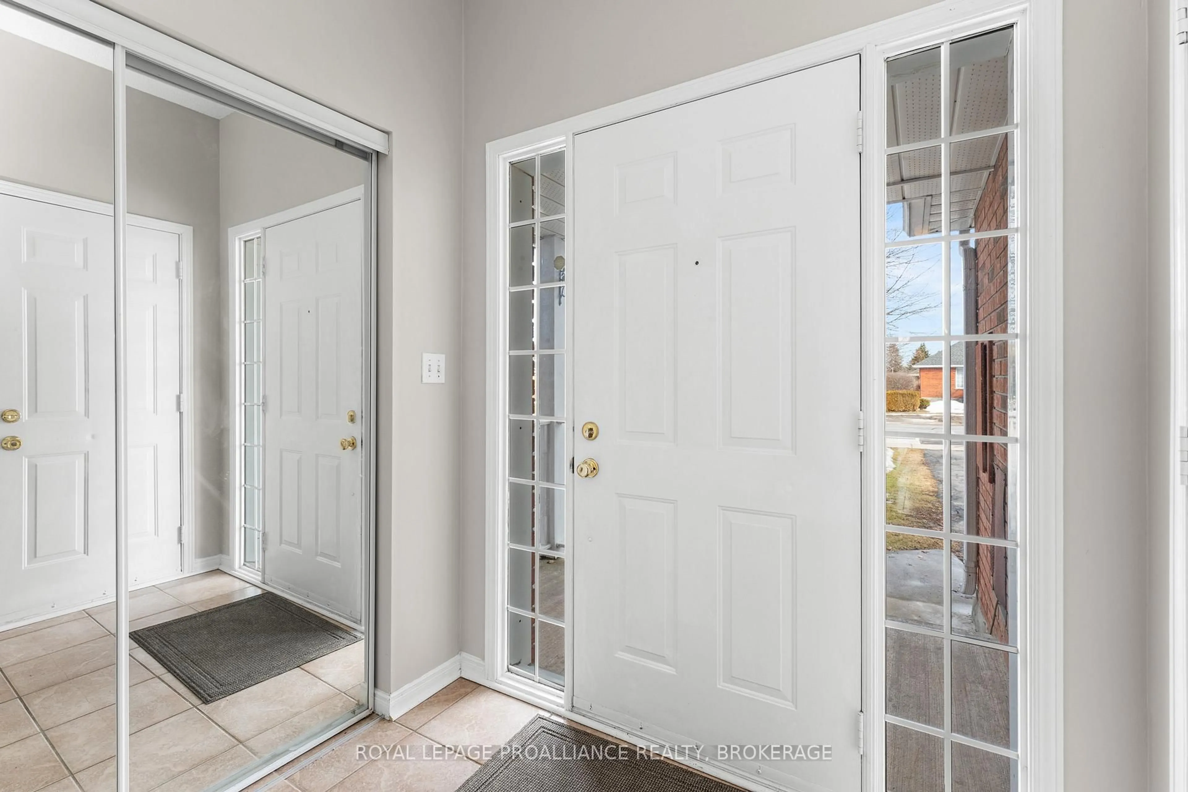 Indoor entryway for 397 Malabar Dr, Kingston Ontario K7M 8X1