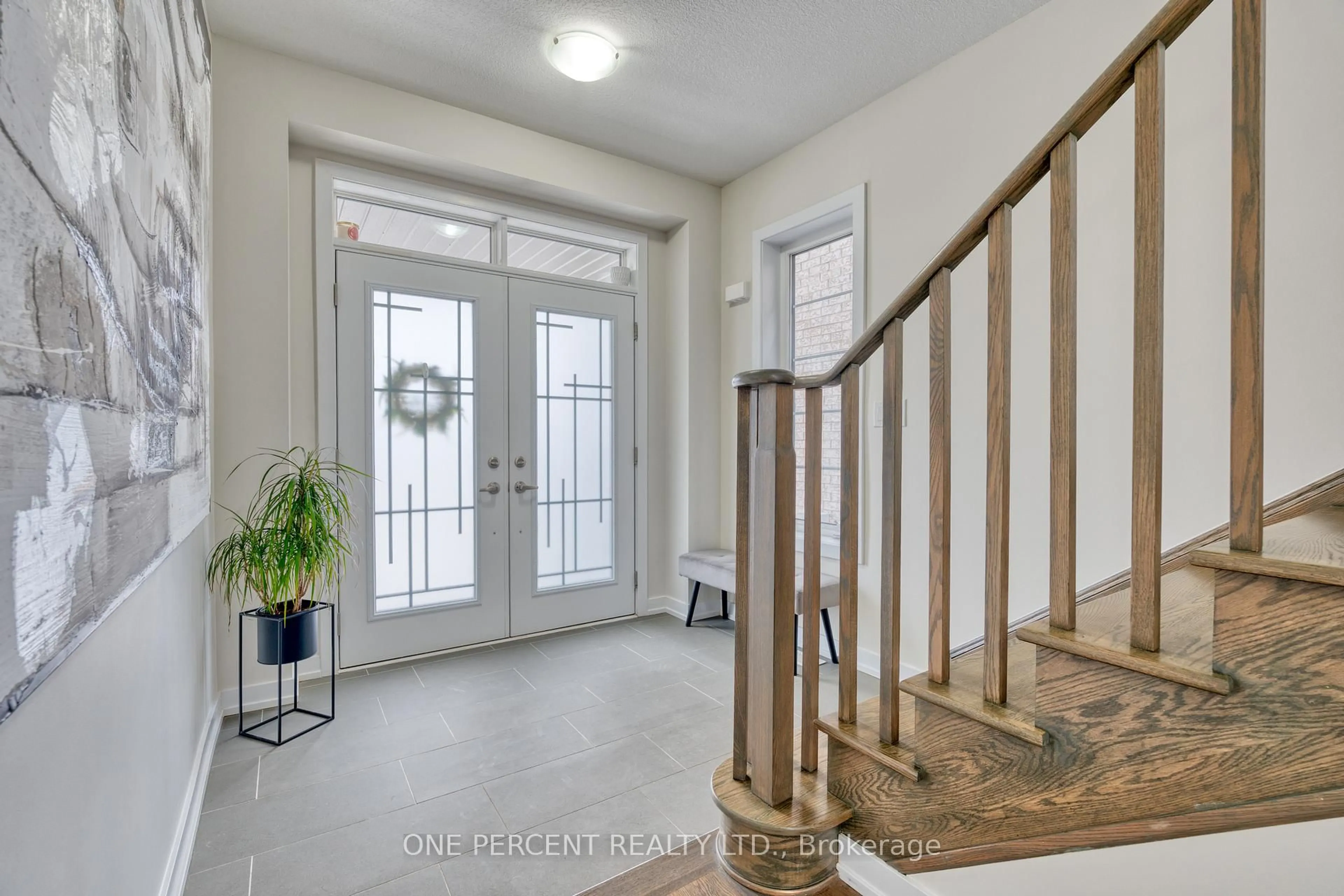 Indoor entryway for 47 Sundin Dr, Haldimand Ontario N3W 0H3