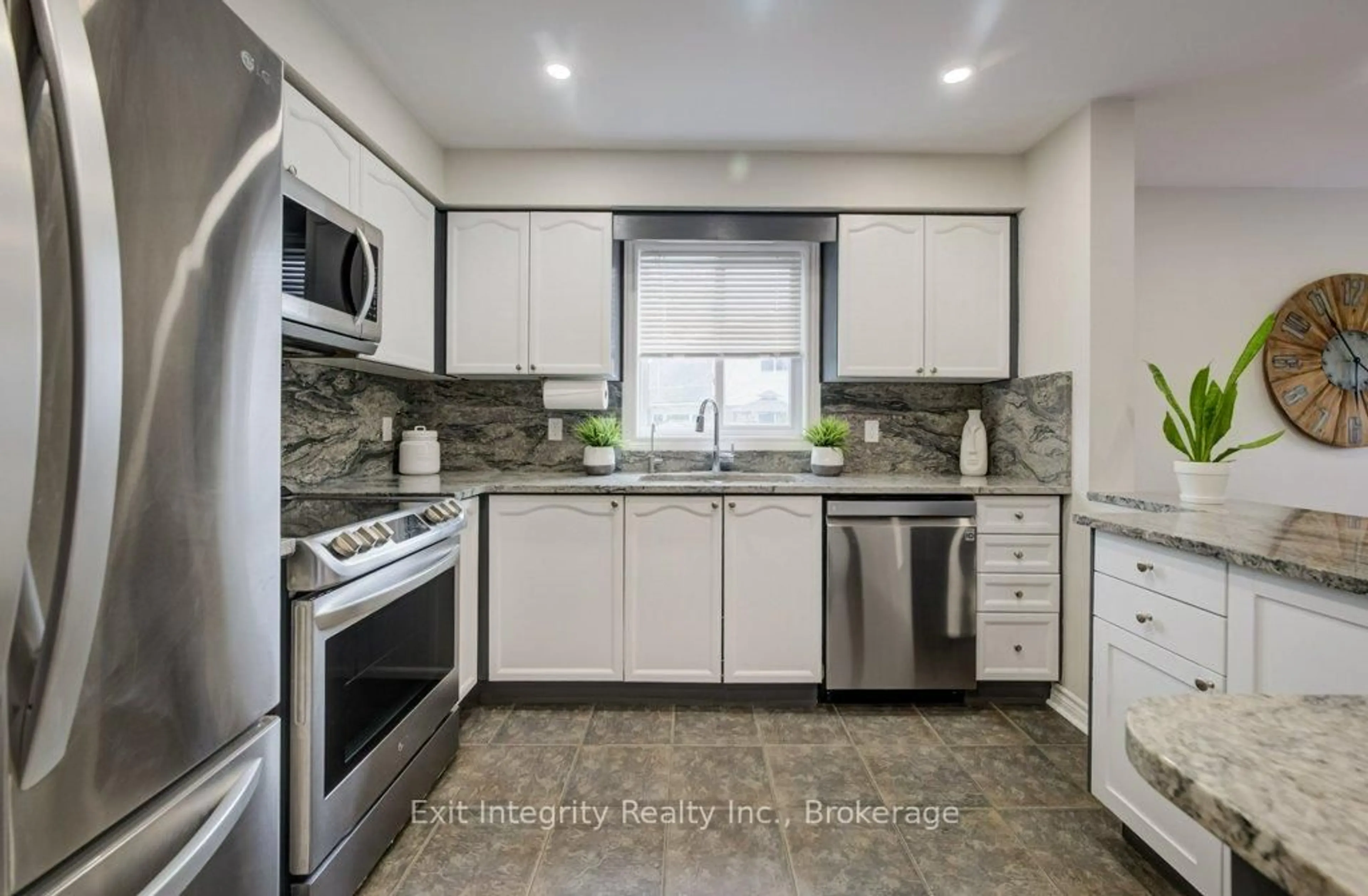 Unknown for 4 King William Crt, Cambridge Ontario N3C 4J2