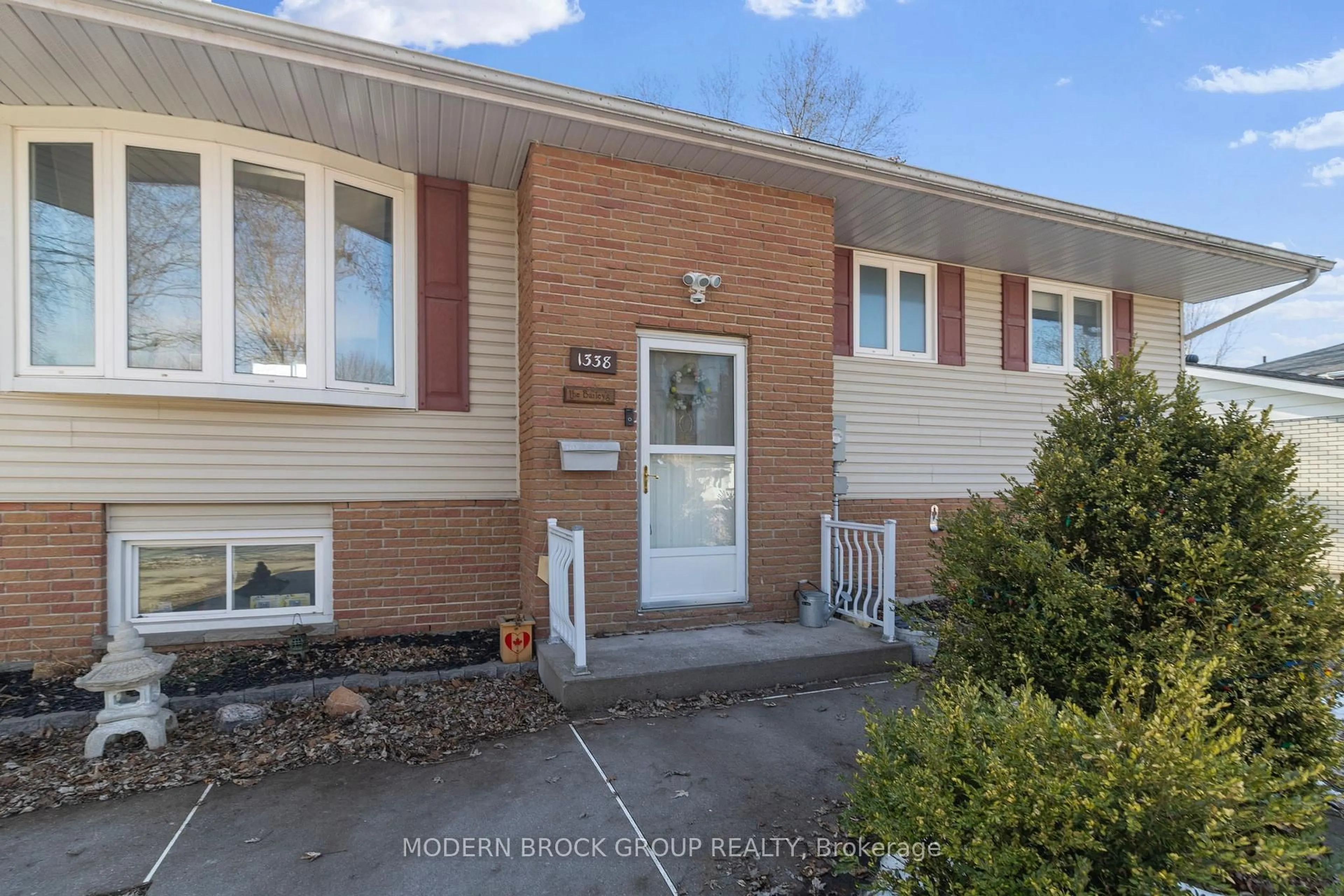 Home with brick exterior material, unknown for 1338 Borden Cres, Brockville Ontario K6V 5X5
