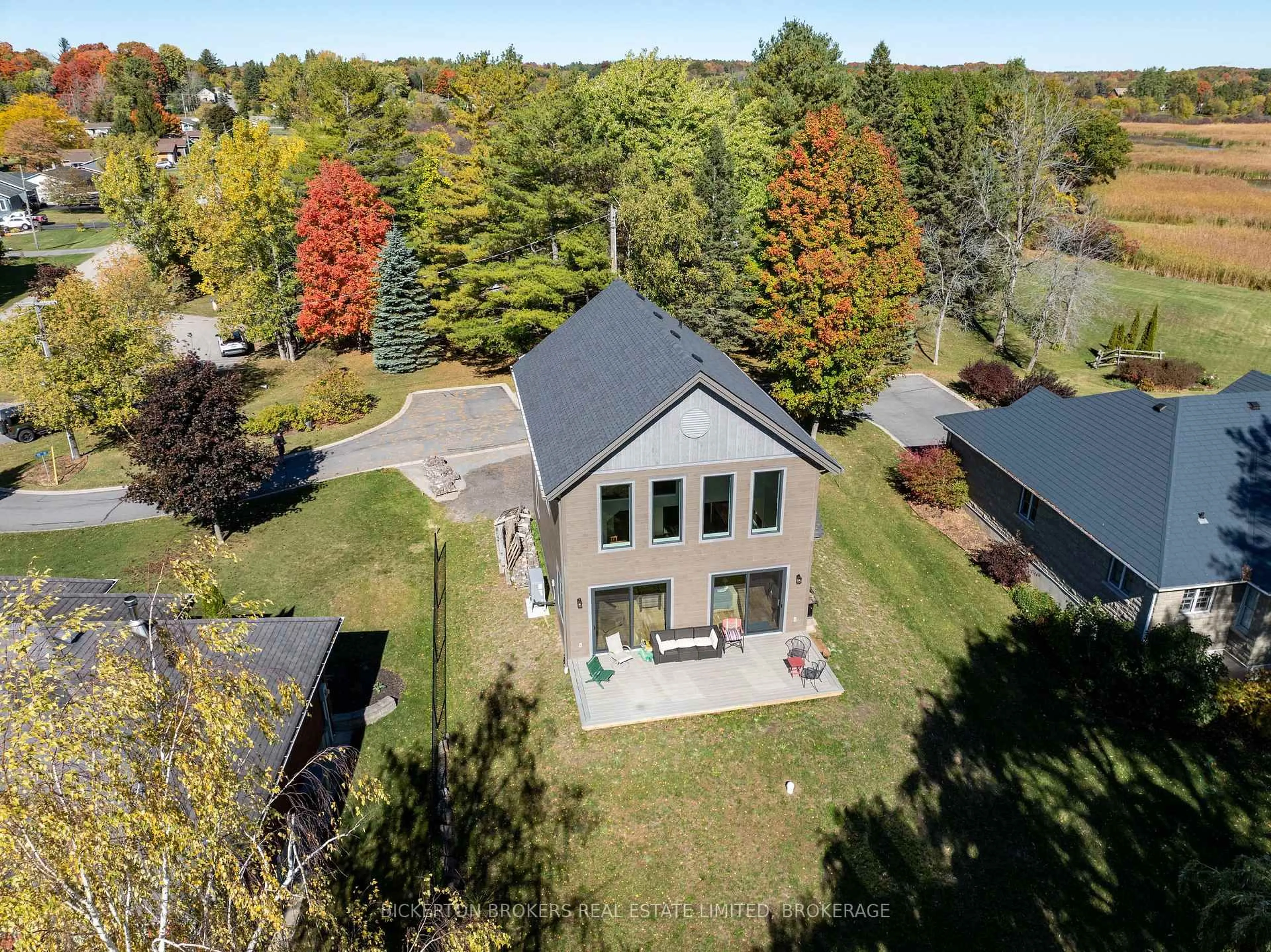 A pic from outside/outdoor area/front of a property/back of a property/a pic from drone, unknown for 113 Willowbank Rd, Front of Leeds & Seeleys Bay Ontario K7G 2V5