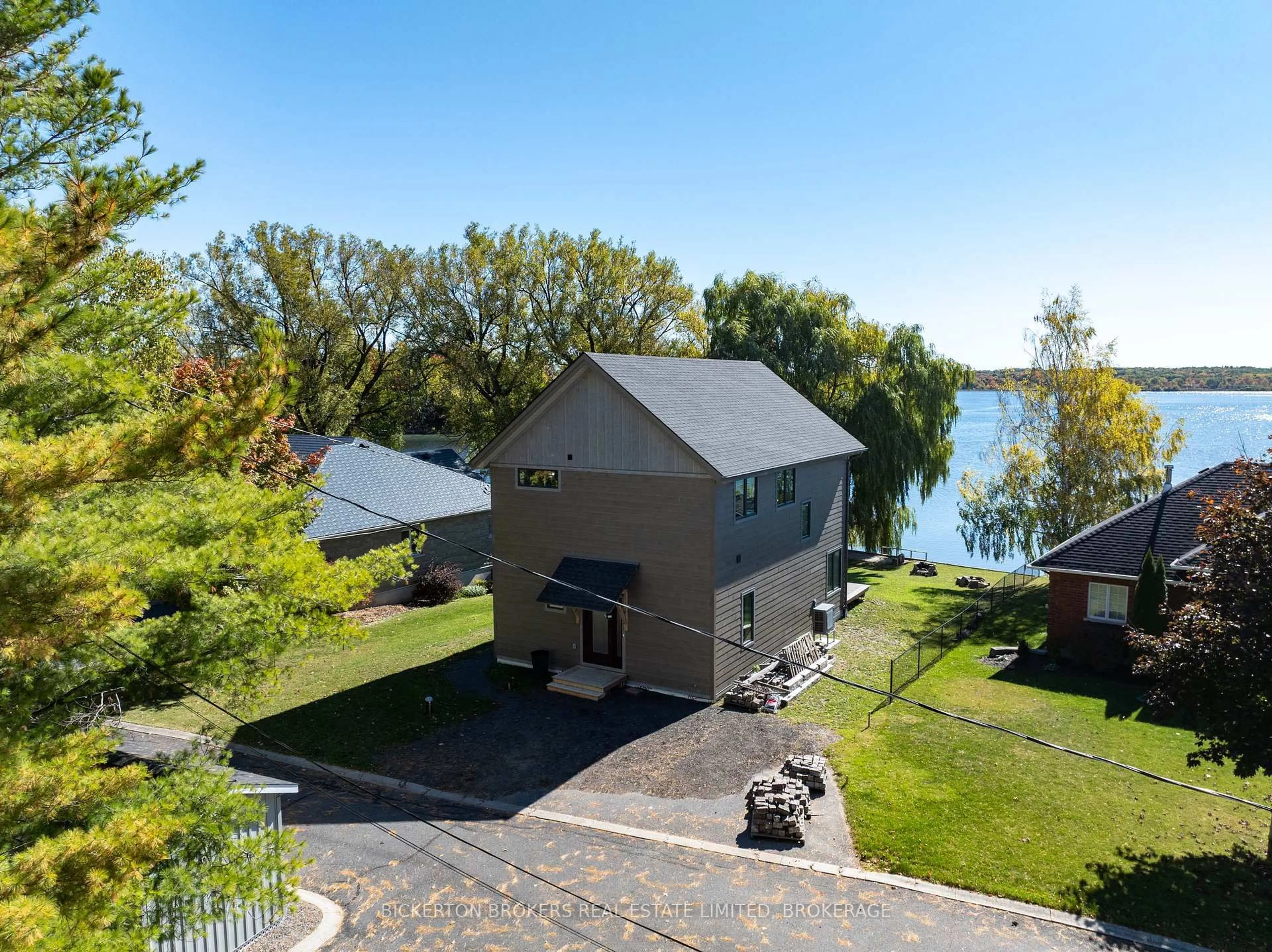 A pic from outside/outdoor area/front of a property/back of a property/a pic from drone, water/lake/river/ocean view for 113 Willowbank Rd, Front of Leeds & Seeleys Bay Ontario K7G 2V5
