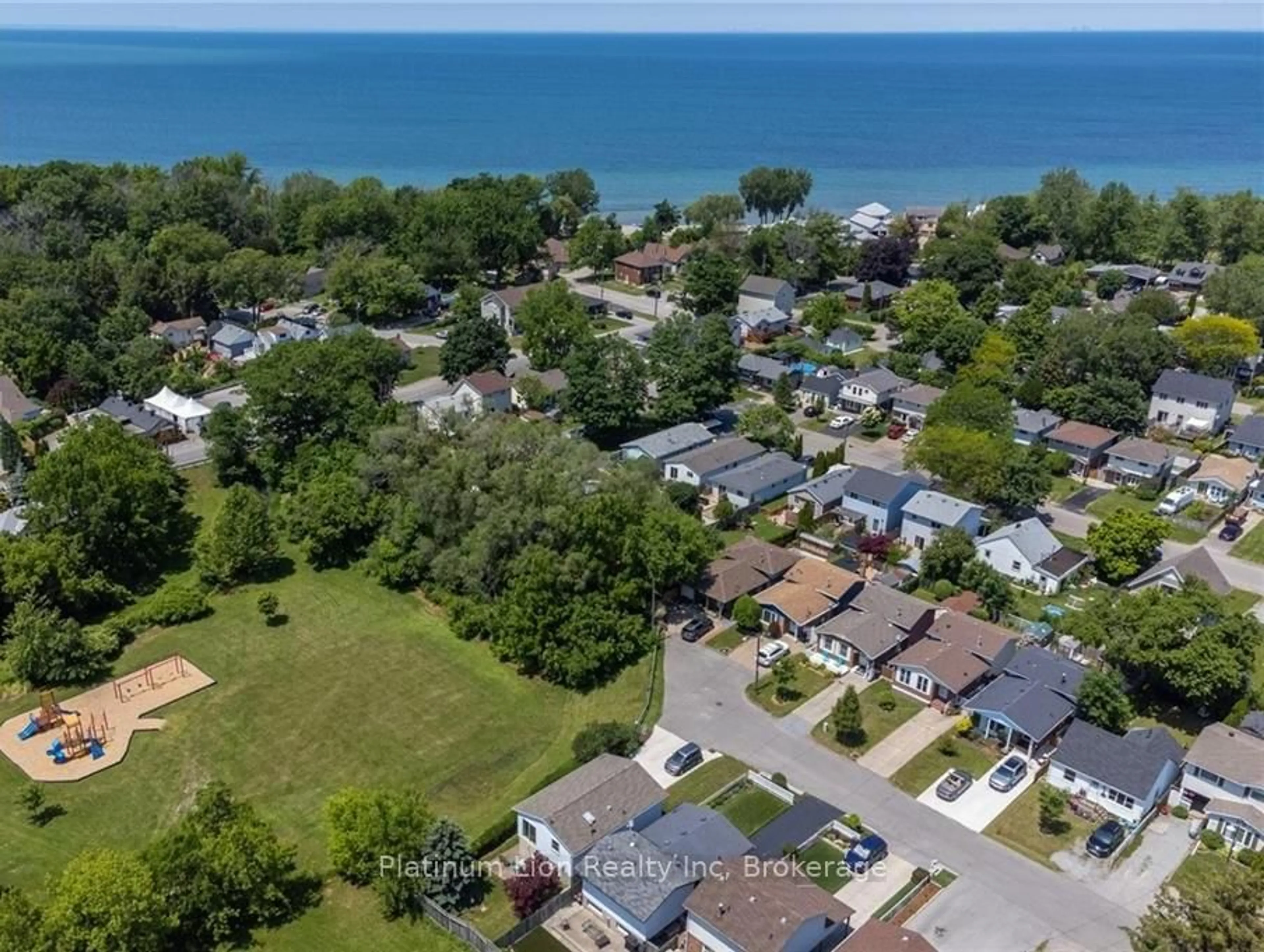A pic from outside/outdoor area/front of a property/back of a property/a pic from drone, water/lake/river/ocean view for 11 1/2 Durham Dr, St. Catharines Ontario L2M 1B8