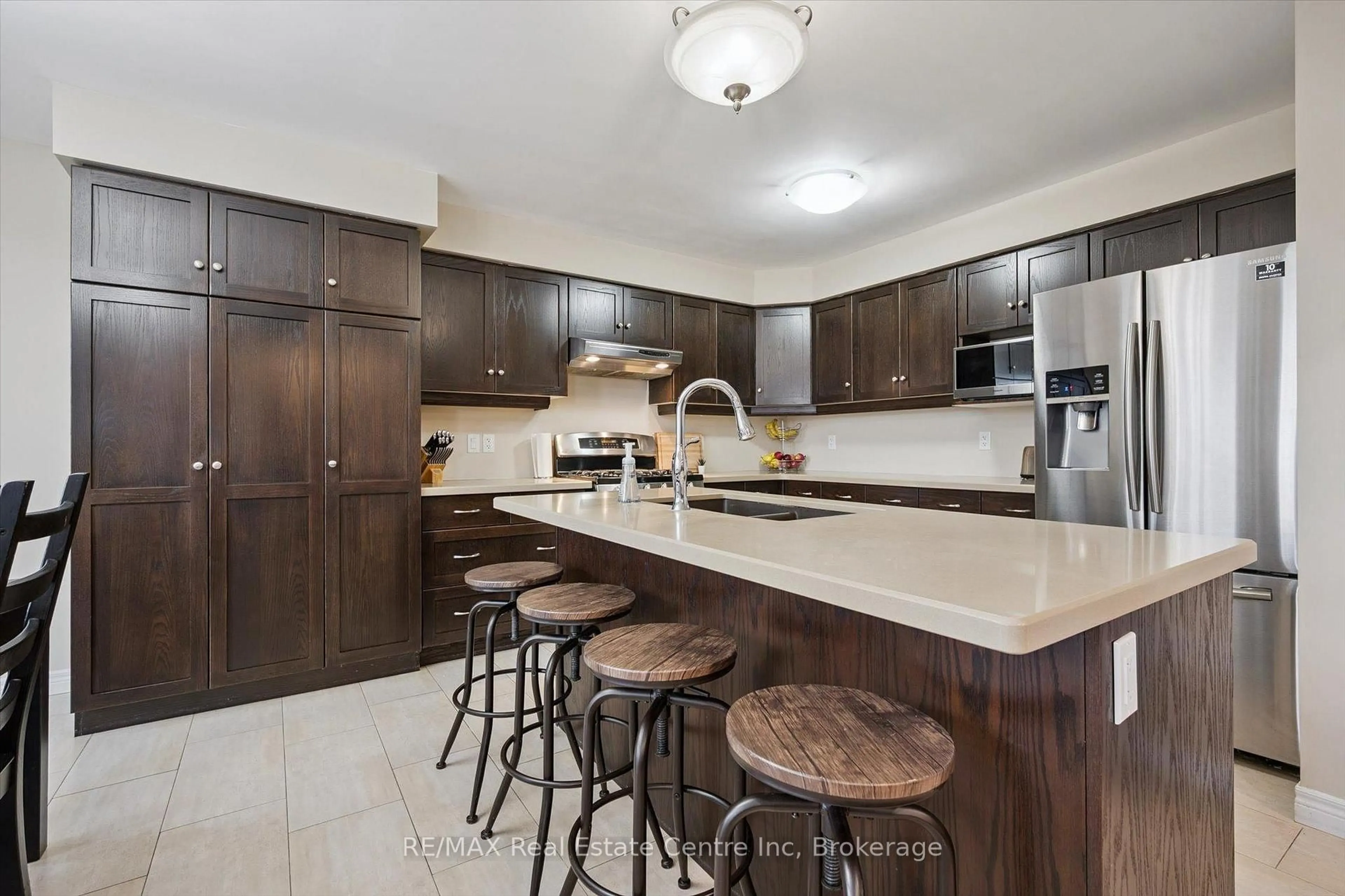 Open concept kitchen, ceramic/tile floor for 94 Cityview Dr, Guelph Ontario N1E 6Y5