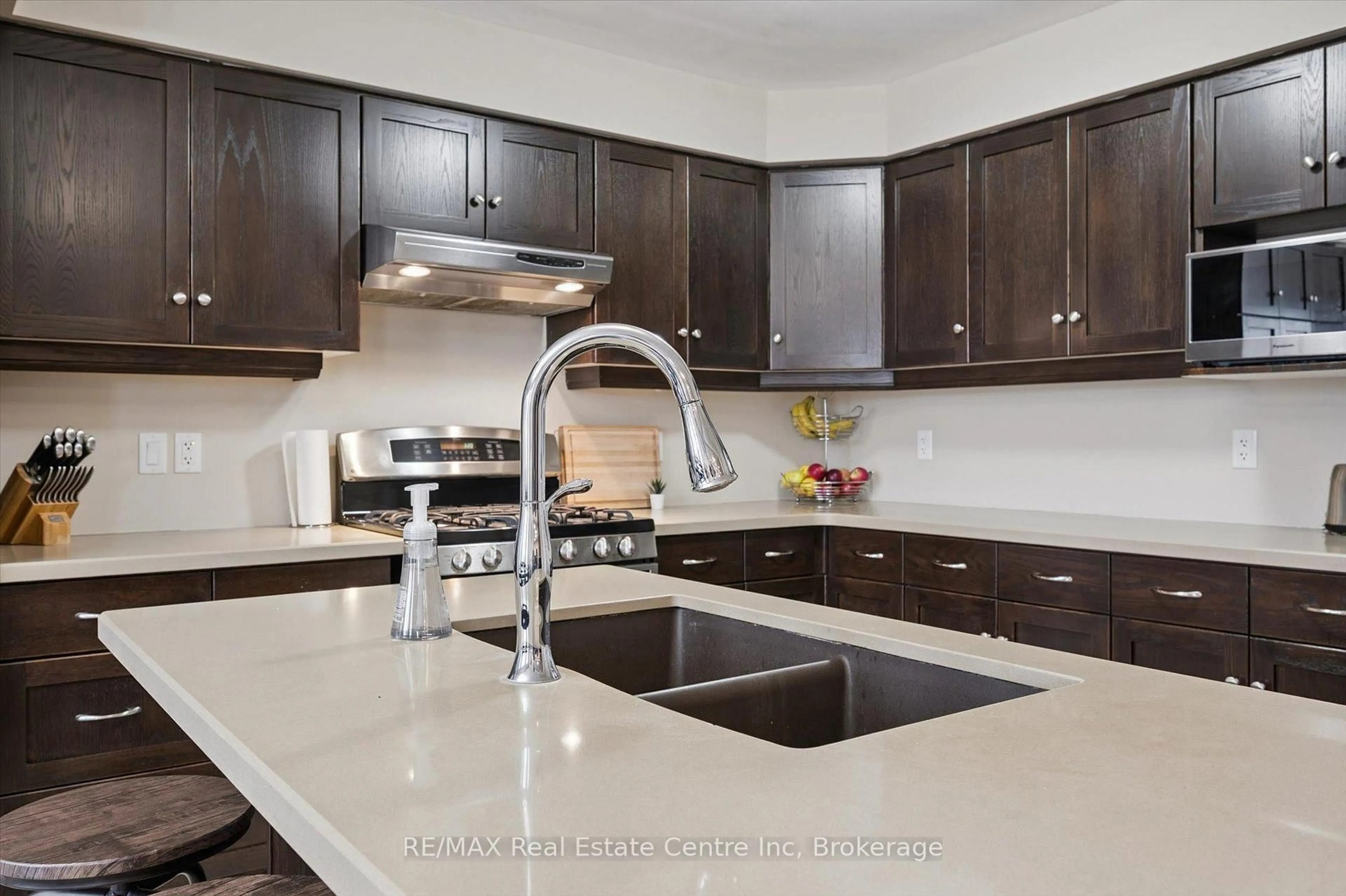 Contemporary kitchen, ceramic/tile floor for 94 Cityview Dr, Guelph Ontario N1E 6Y5