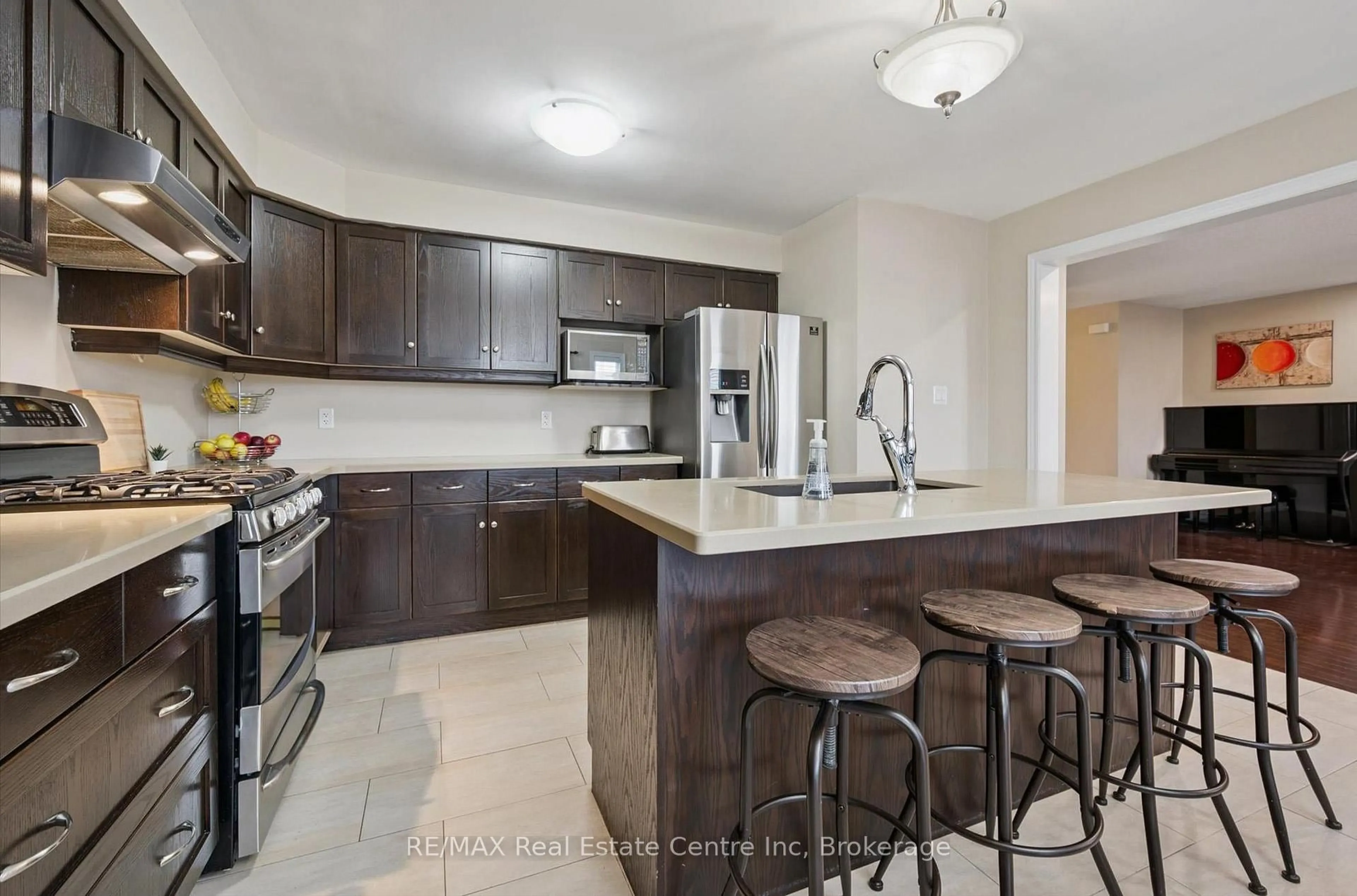 Open concept kitchen, ceramic/tile floor for 94 Cityview Dr, Guelph Ontario N1E 6Y5