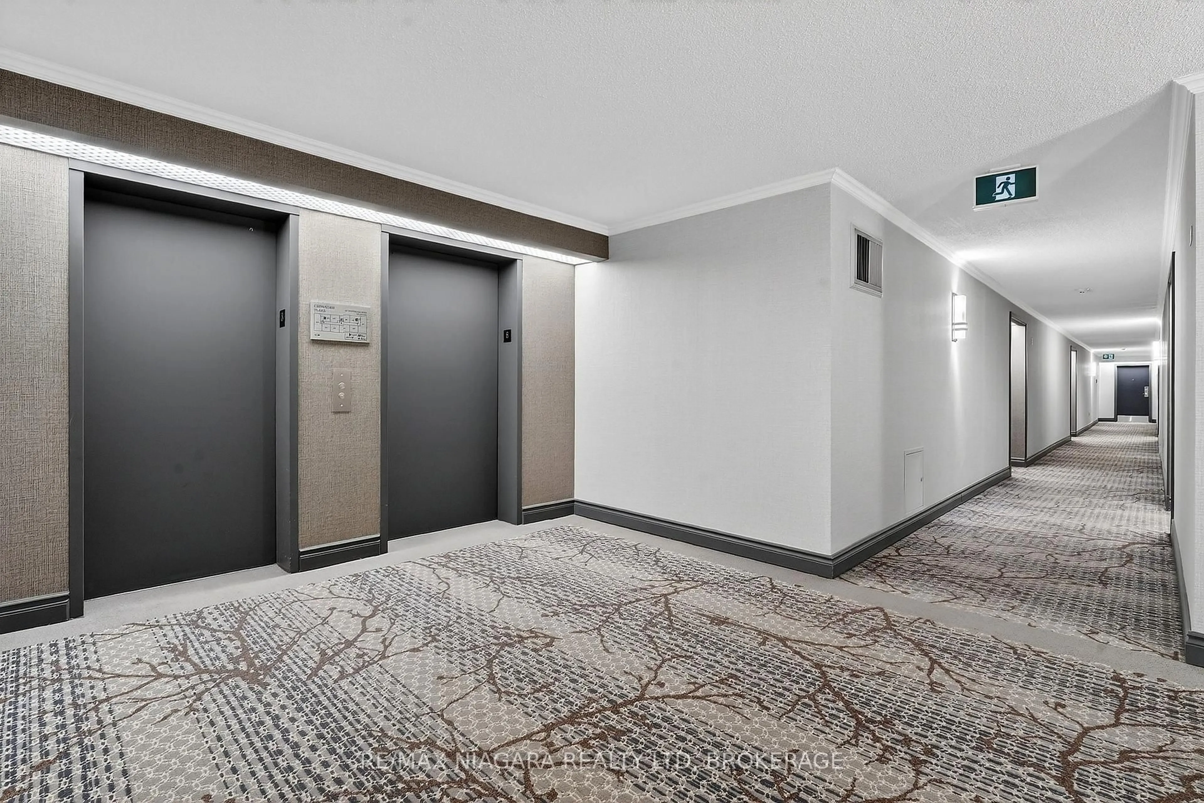 Indoor foyer for 162 MARTINDALE Rd #802, St. Catharines Ontario L2S 3S4