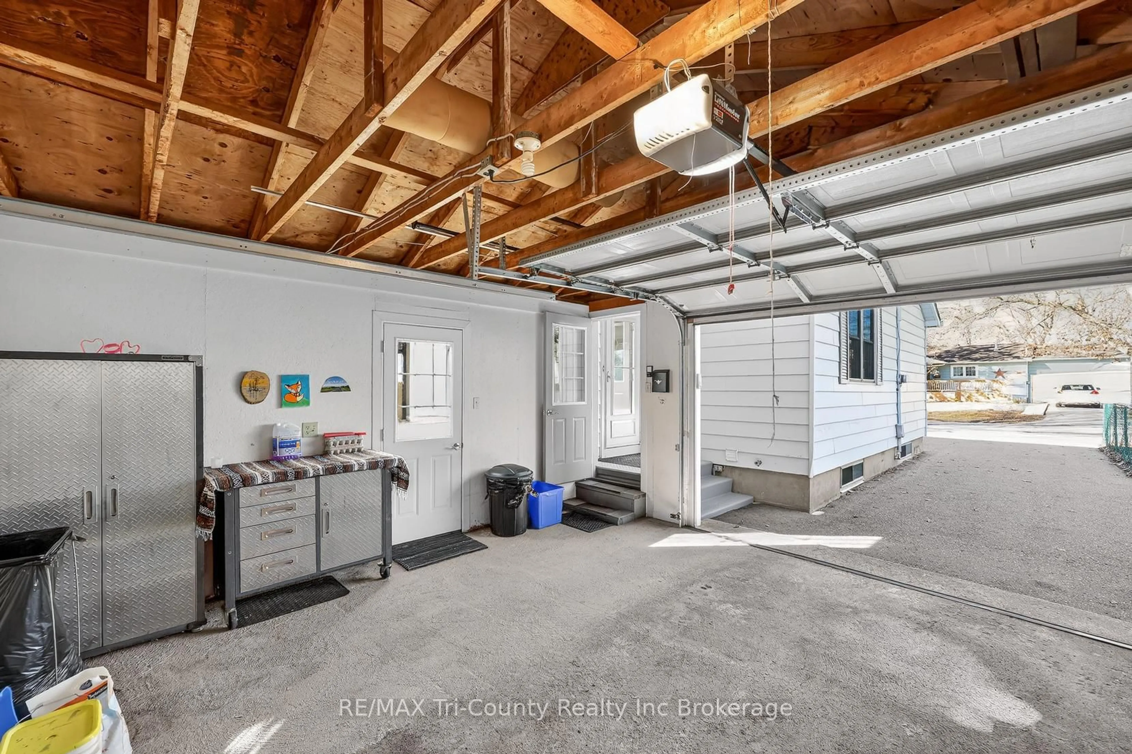 Indoor garage for 26 Ontario St, Tillsonburg Ontario N4G 2V6