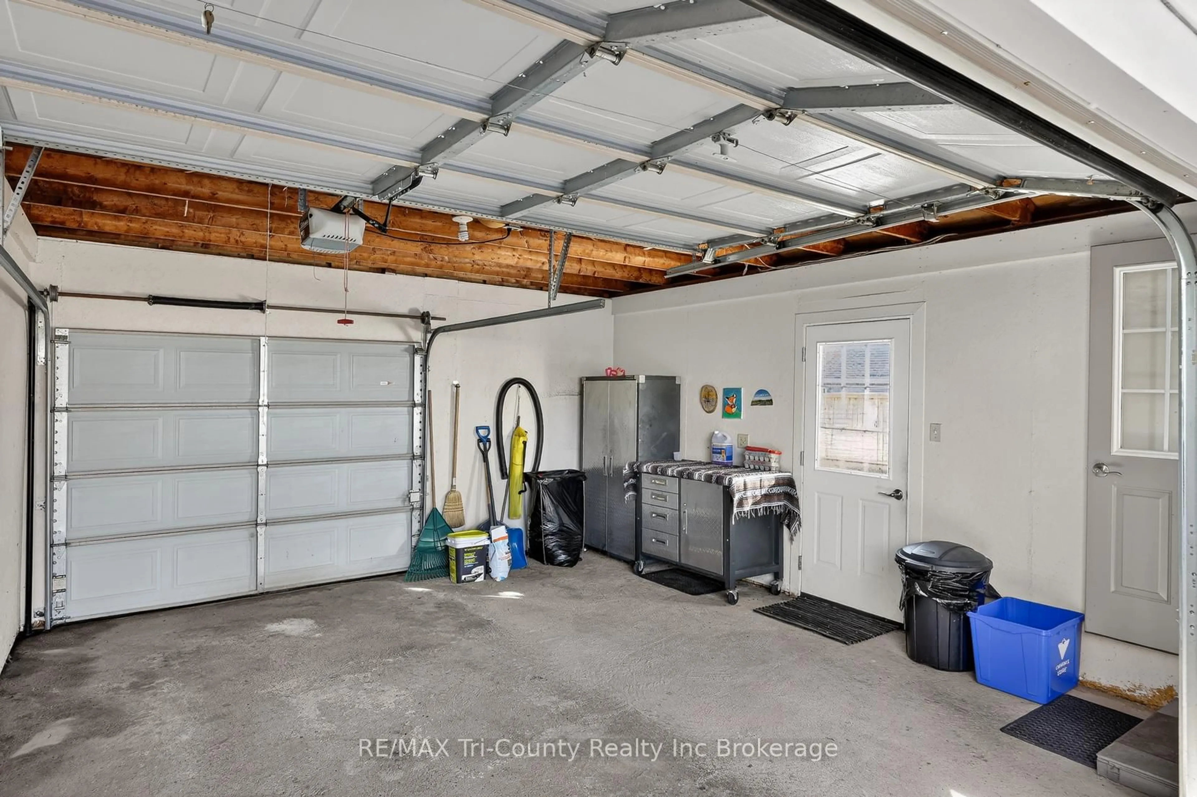 Indoor garage for 26 Ontario St, Tillsonburg Ontario N4G 2V6