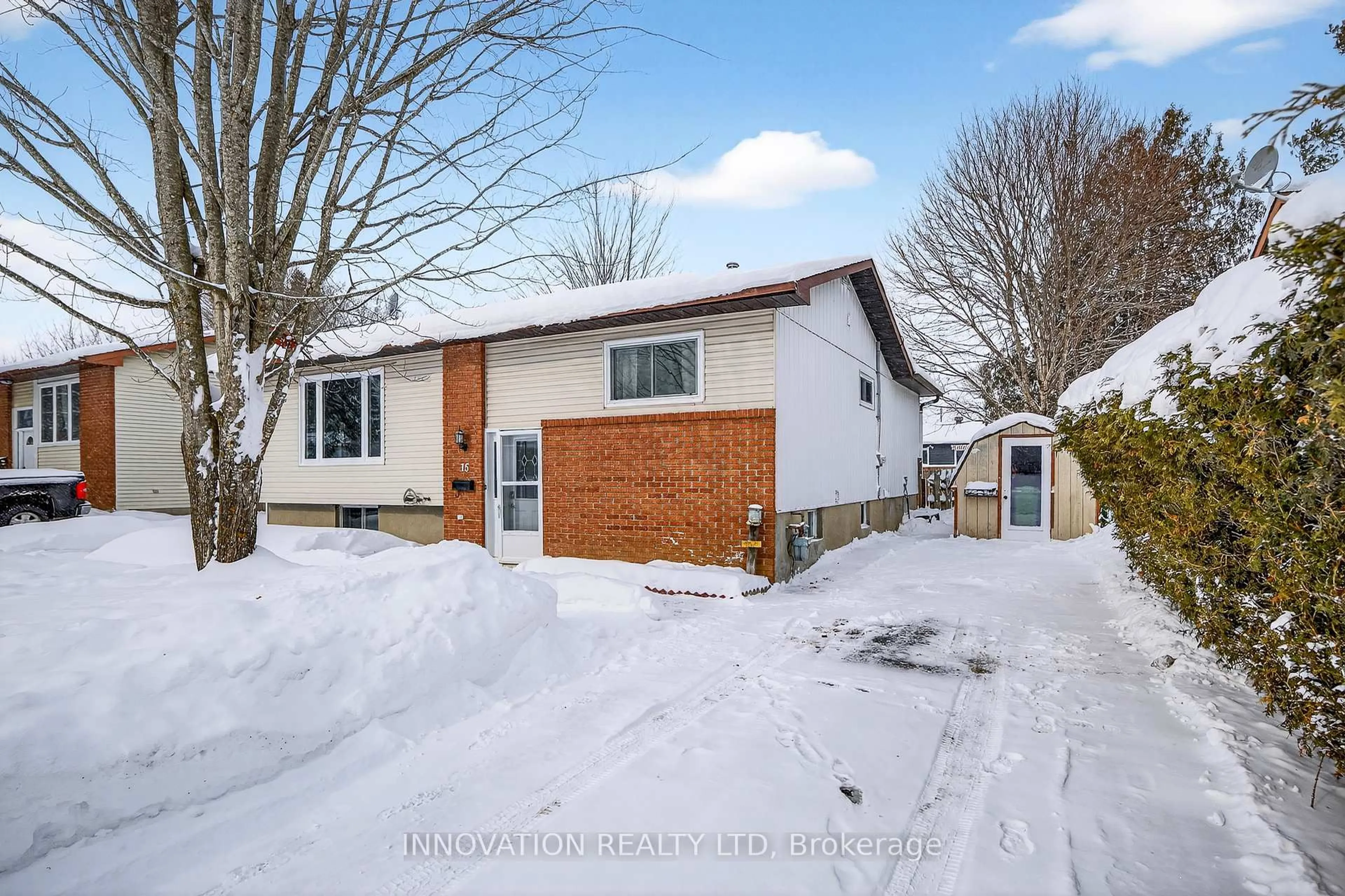 A pic from outside/outdoor area/front of a property/back of a property/a pic from drone, street for 15 Henderson St, Carleton Place Ontario K7C 3Z1