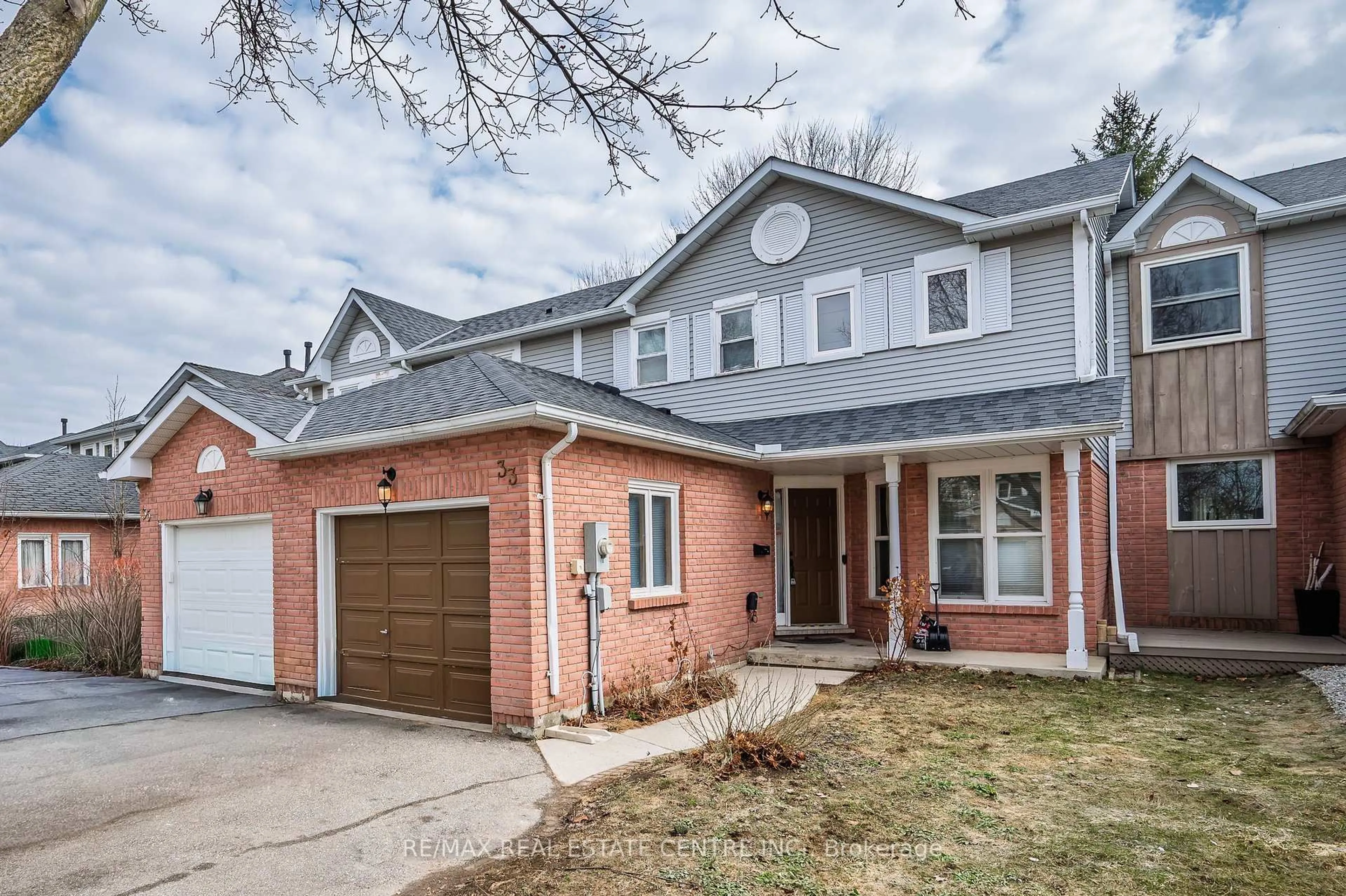 Home with brick exterior material, street for 33 Middlemiss Cres, Cambridge Ontario N1T 1R5
