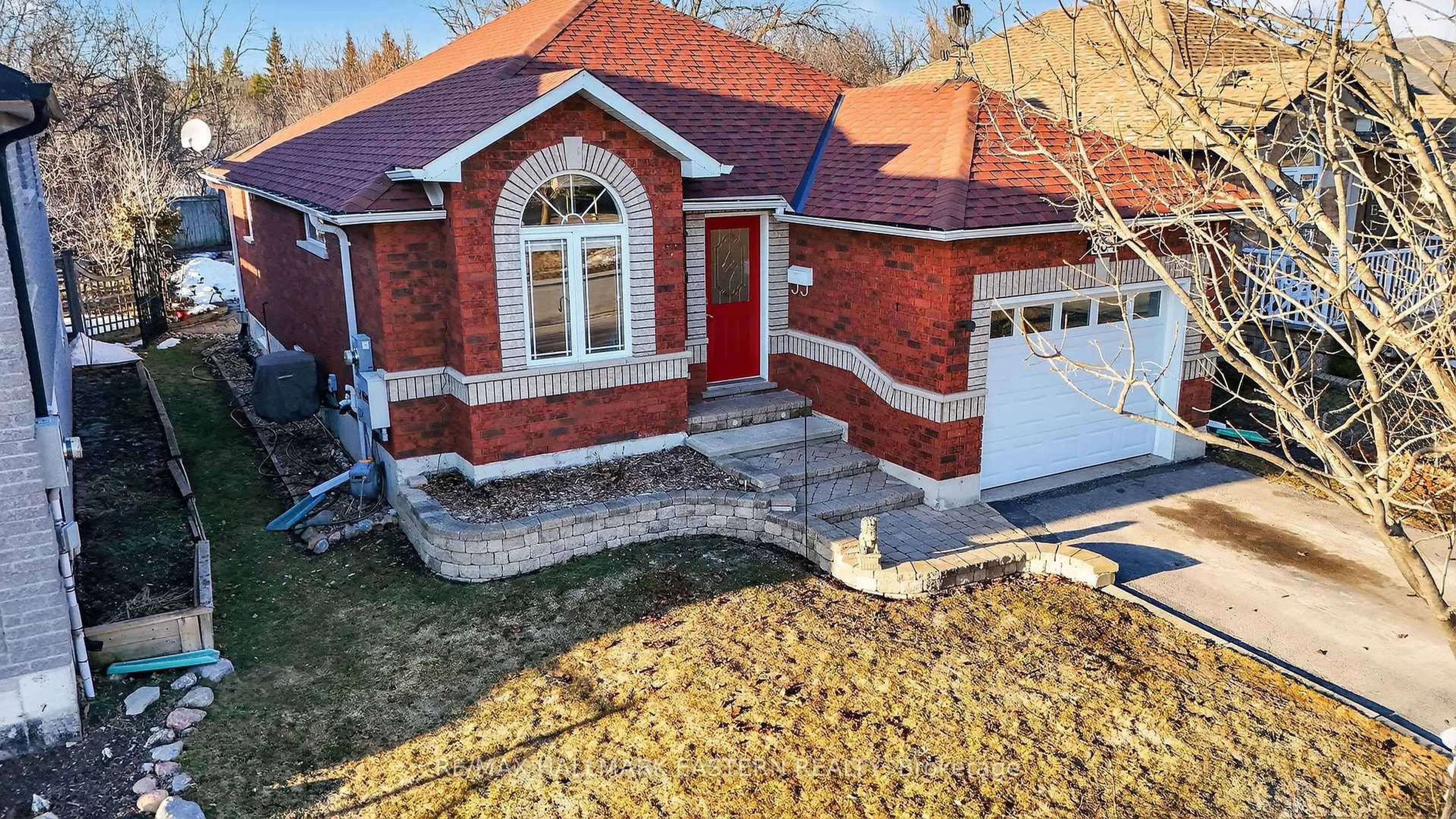 A pic from outside/outdoor area/front of a property/back of a property/a pic from drone, street for 664 Trailview Dr, Peterborough Ontario K9J 8P1
