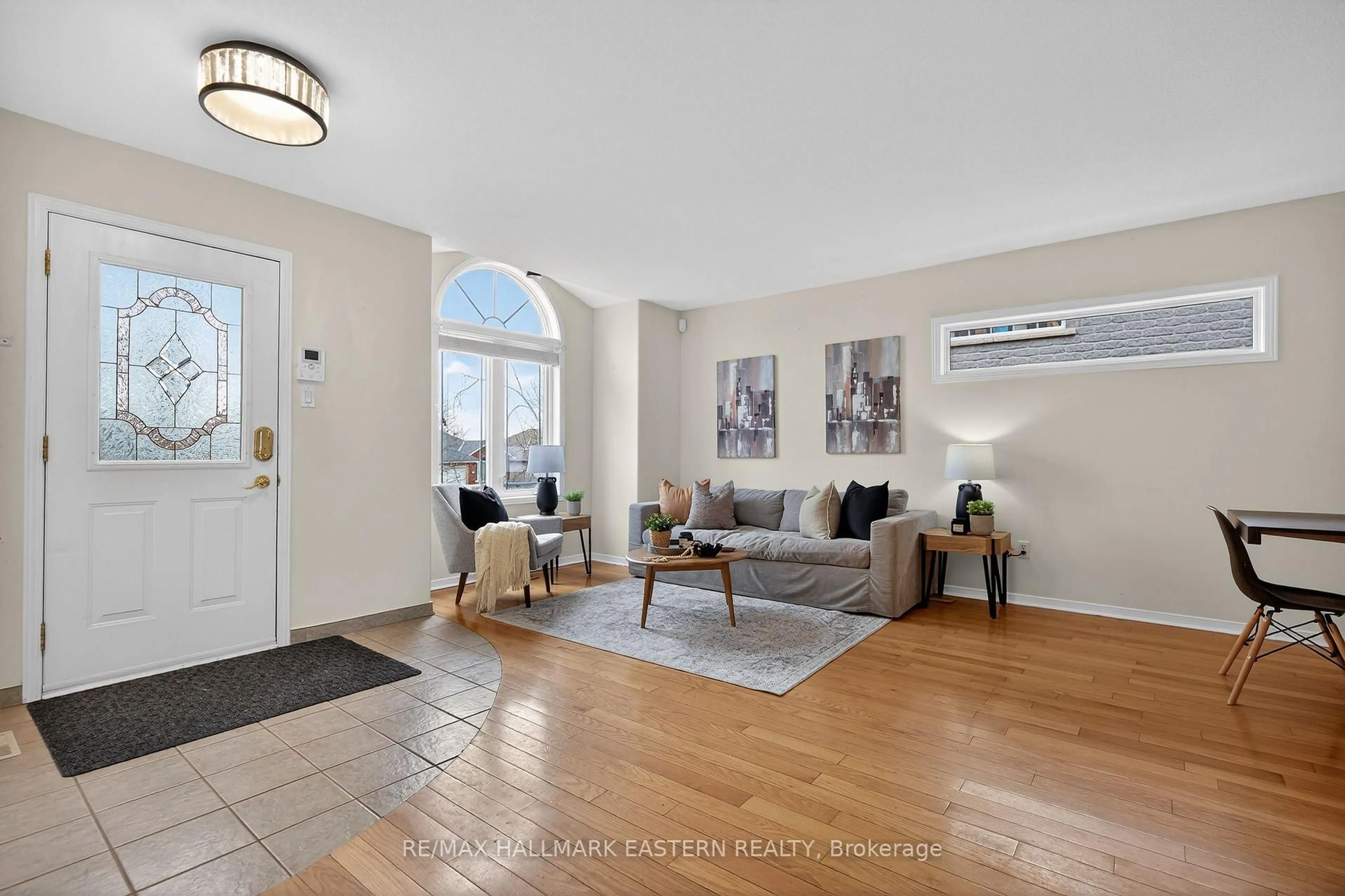 Living room with furniture, unknown for 664 Trailview Dr, Peterborough Ontario K9J 8P1