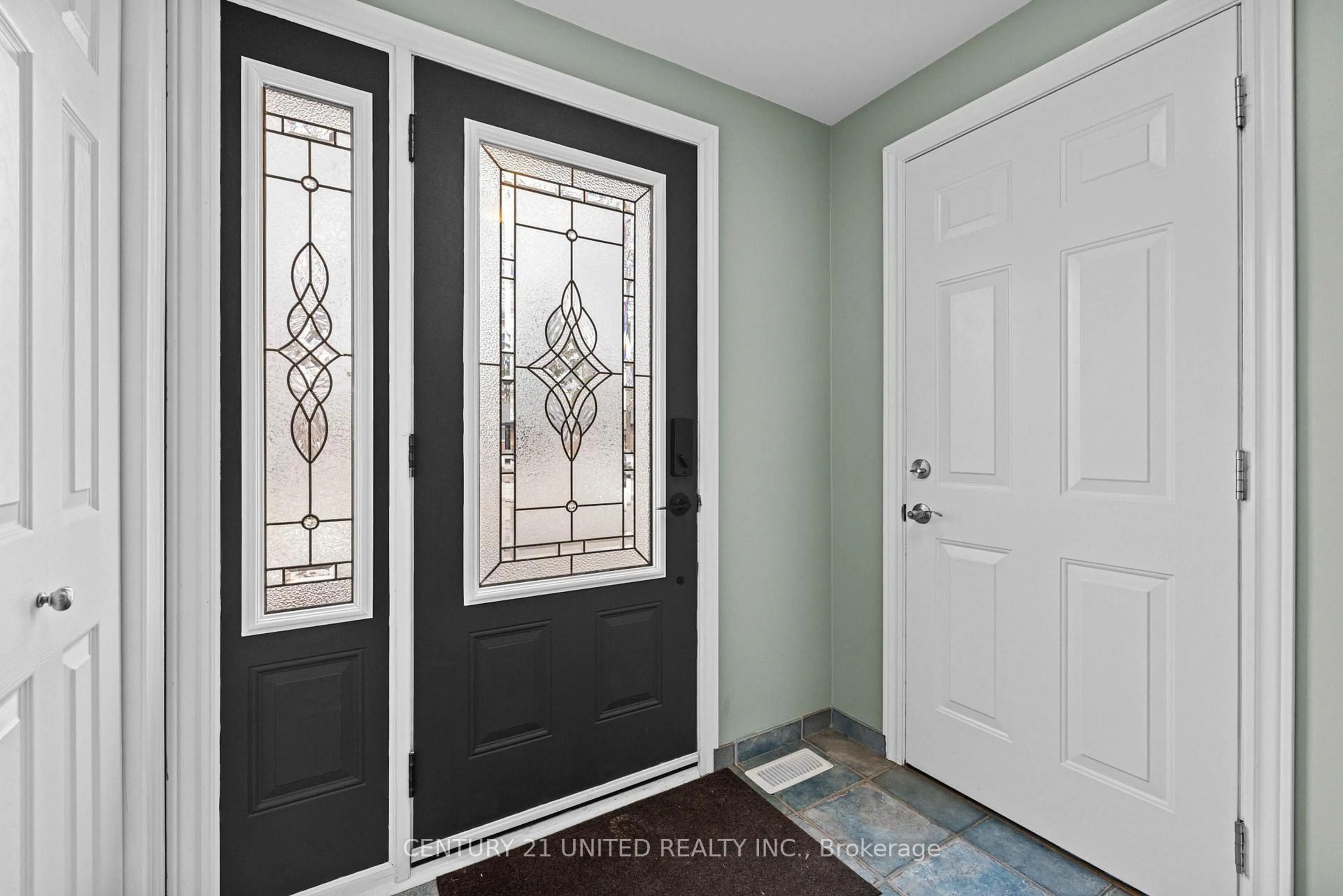 Indoor entryway for 1227 Cartier Blvd, Peterborough Ontario K9H 6S2