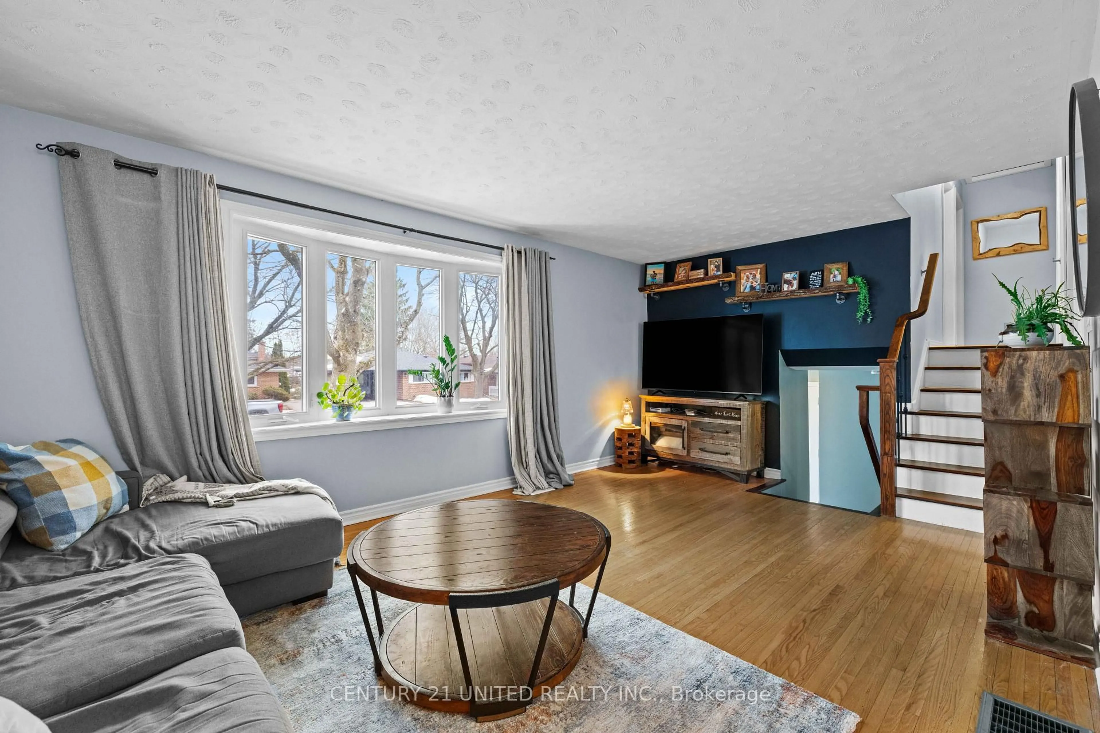 Living room with furniture, wood/laminate floor for 1227 Cartier Blvd, Peterborough Ontario K9H 6S2