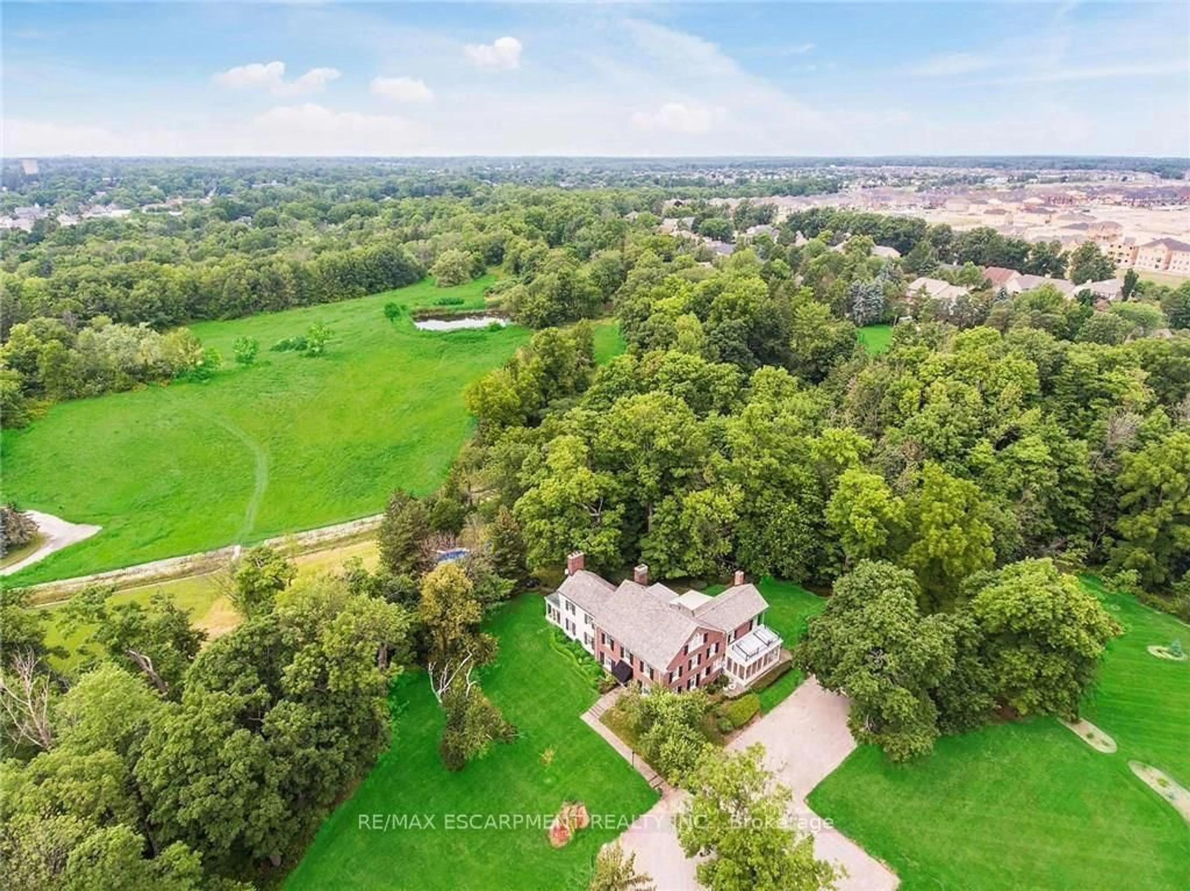 A pic from outside/outdoor area/front of a property/back of a property/a pic from drone, unknown for 345 Mountain Brow Rd, Hamilton Ontario L0R 2H7