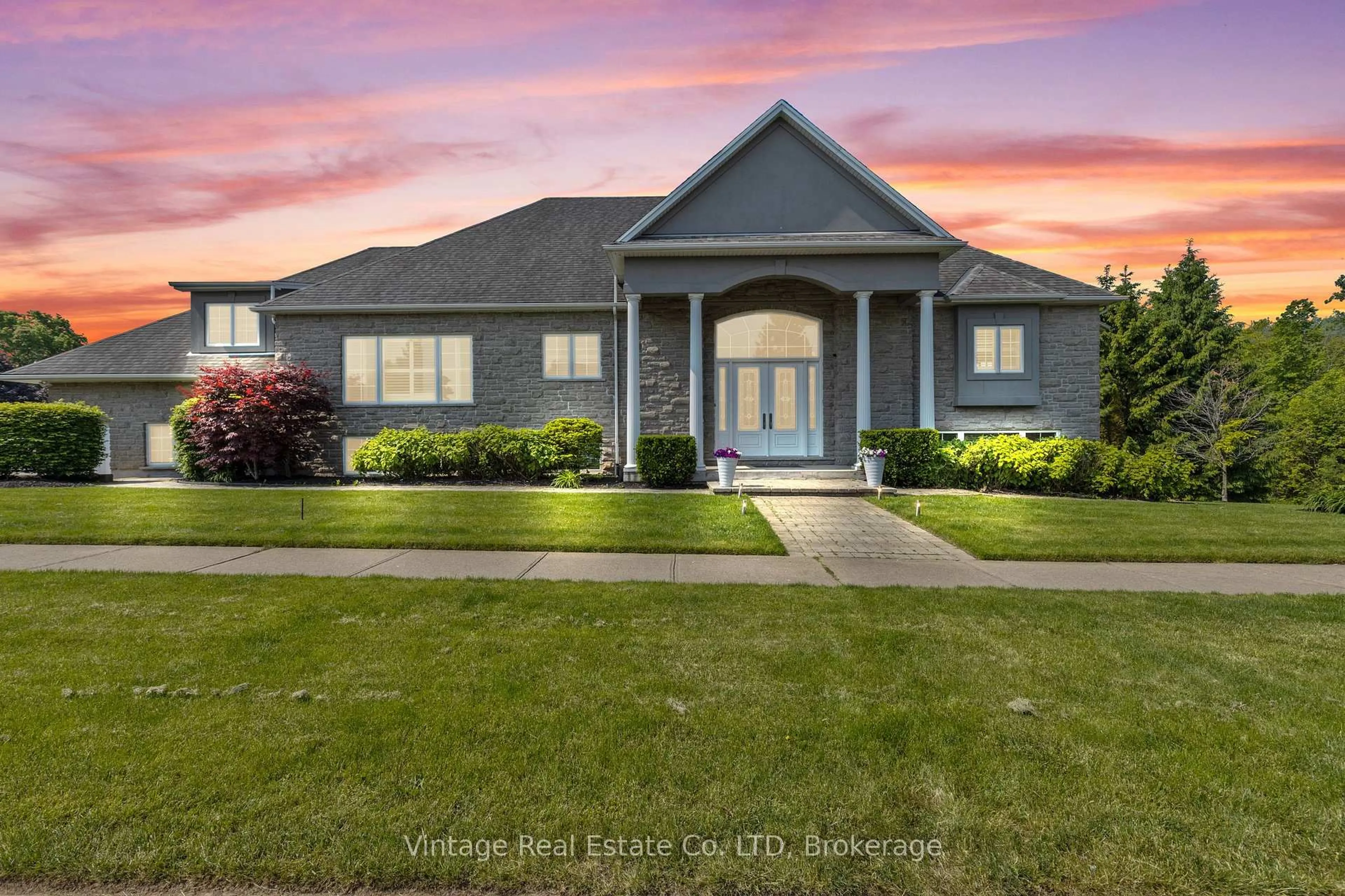 Home with vinyl exterior material, street for 3689 Cardinal Dr, Niagara Falls Ontario L2H 2Y1