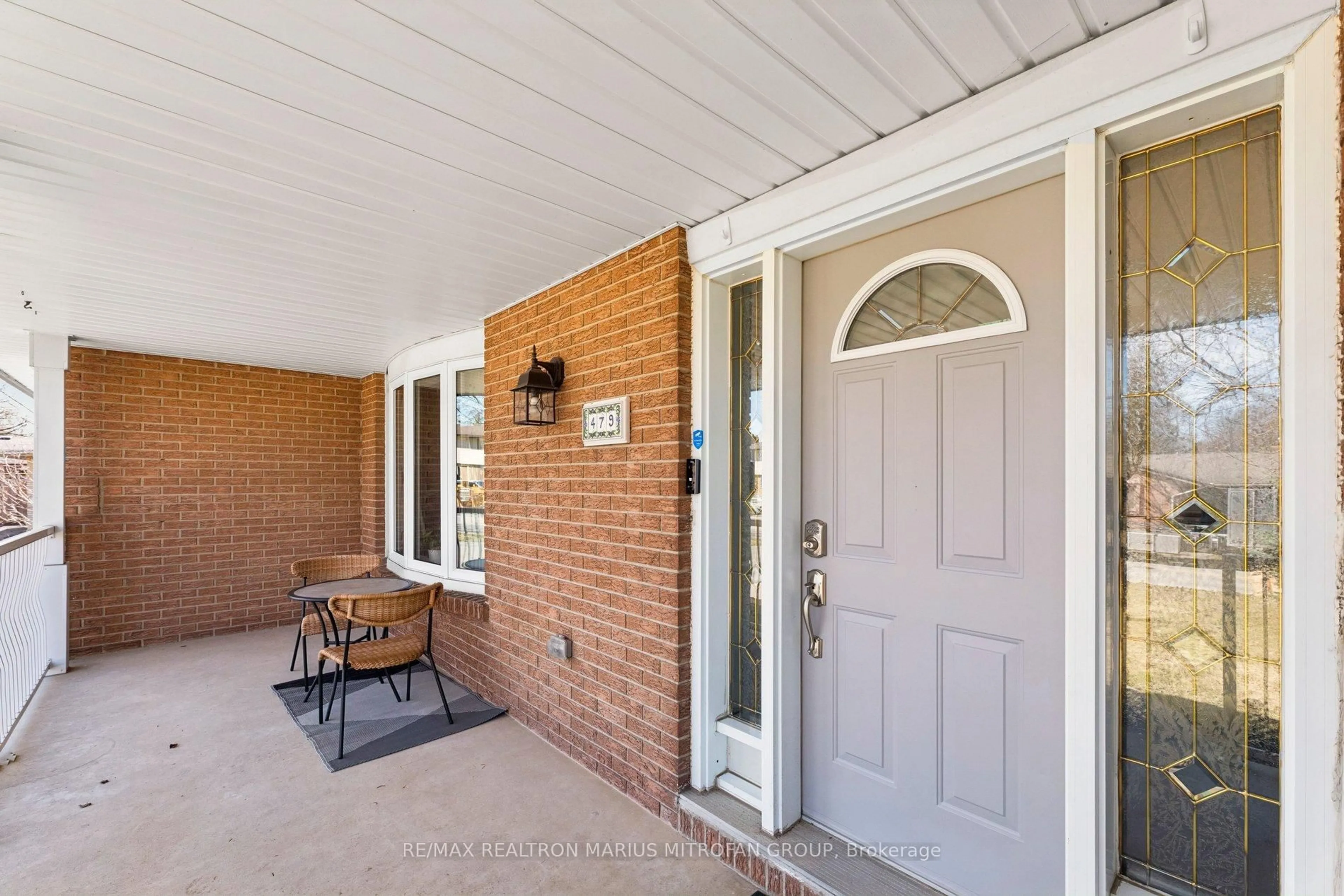 Indoor entryway for 479 Huntingdon Dr, London South Ontario N6C 4H9