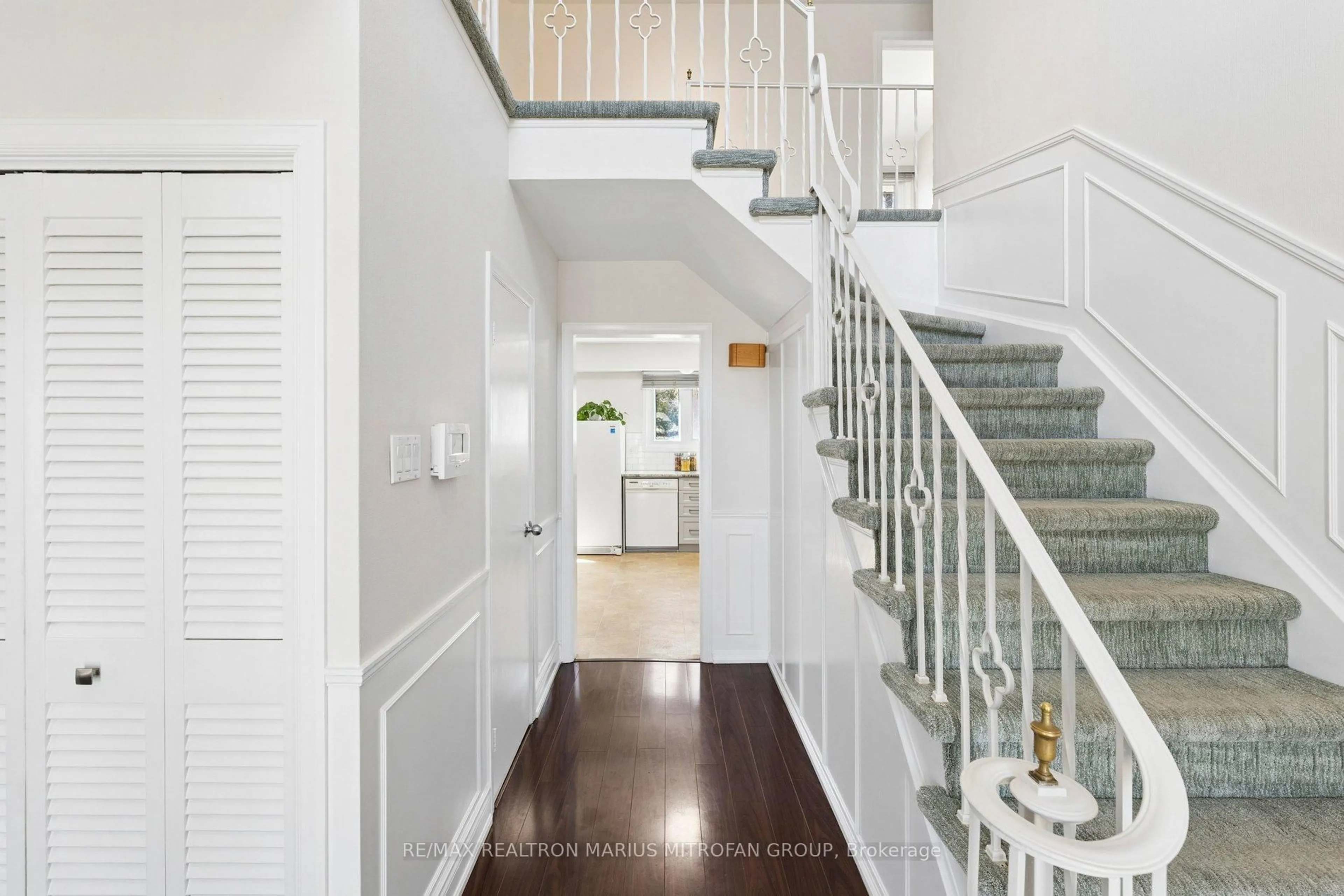 Indoor entryway for 479 Huntingdon Dr, London South Ontario N6C 4H9