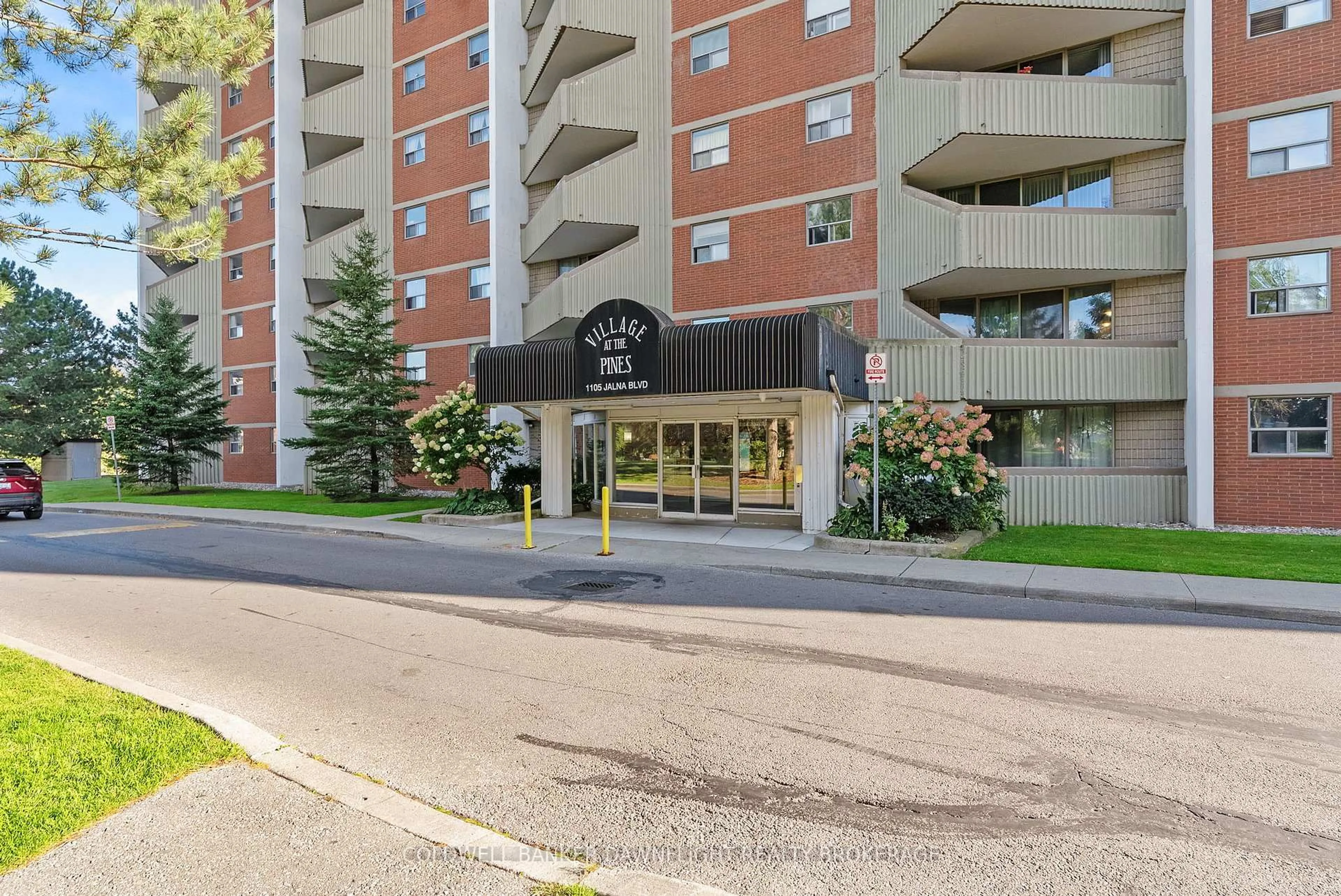 Indoor foyer for 1103 Jalna Blvd #1105, London South Ontario N6E 2W8