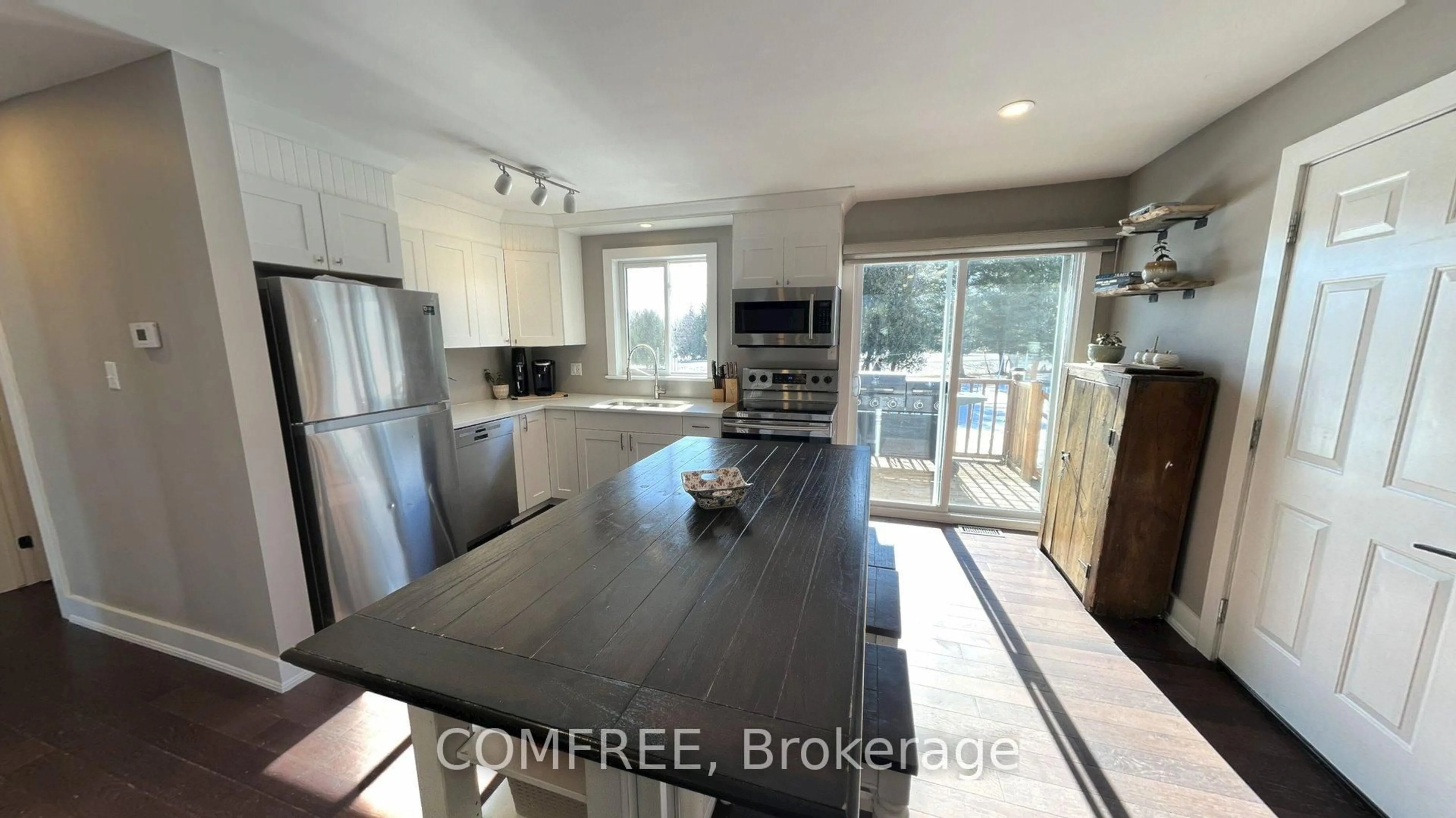 Open concept kitchen, ceramic/tile floor for 541 Mclachlin Rd, White Lake Ontario K0A 3L0