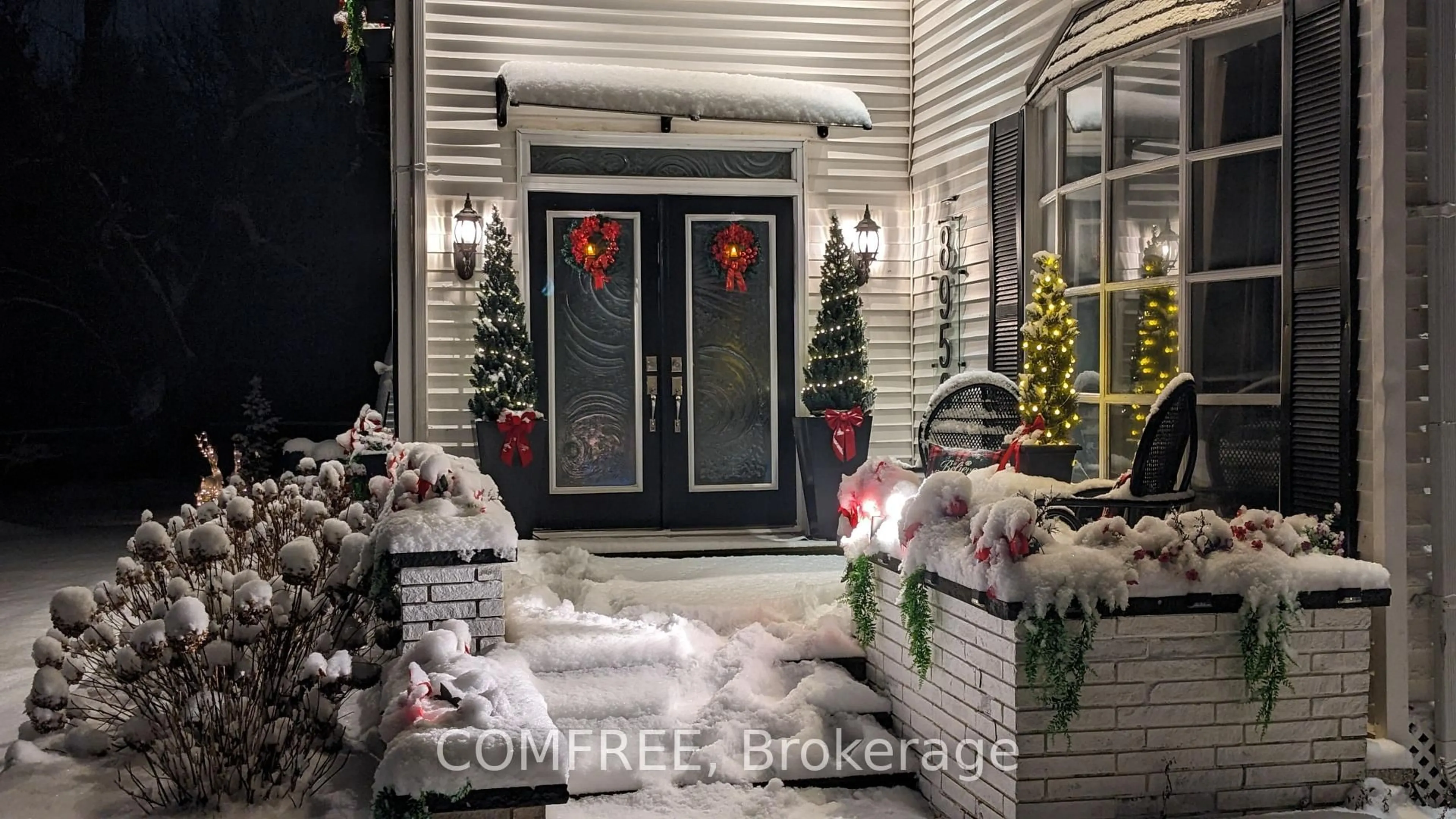 Indoor entryway for 8950 Brown Rd, Niagara Falls Ontario L2H 0X2